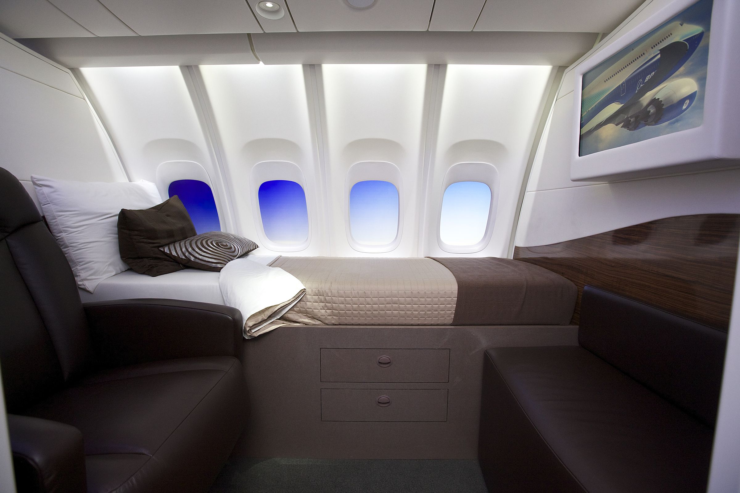 Boeing Debuts New 747-8 Intercontinental