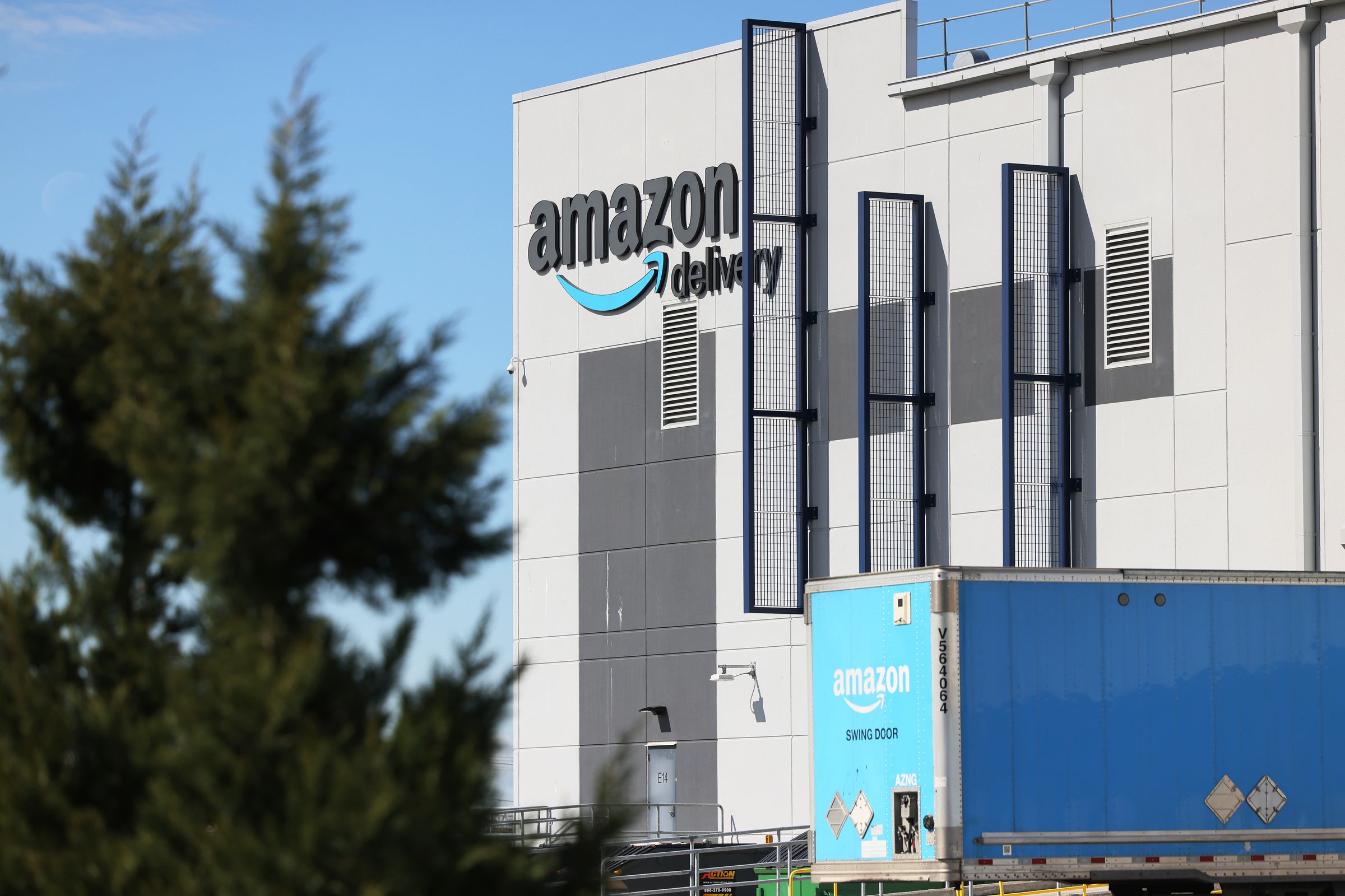 Staten Island Amazon Warehouse Begins Vote On Unionization