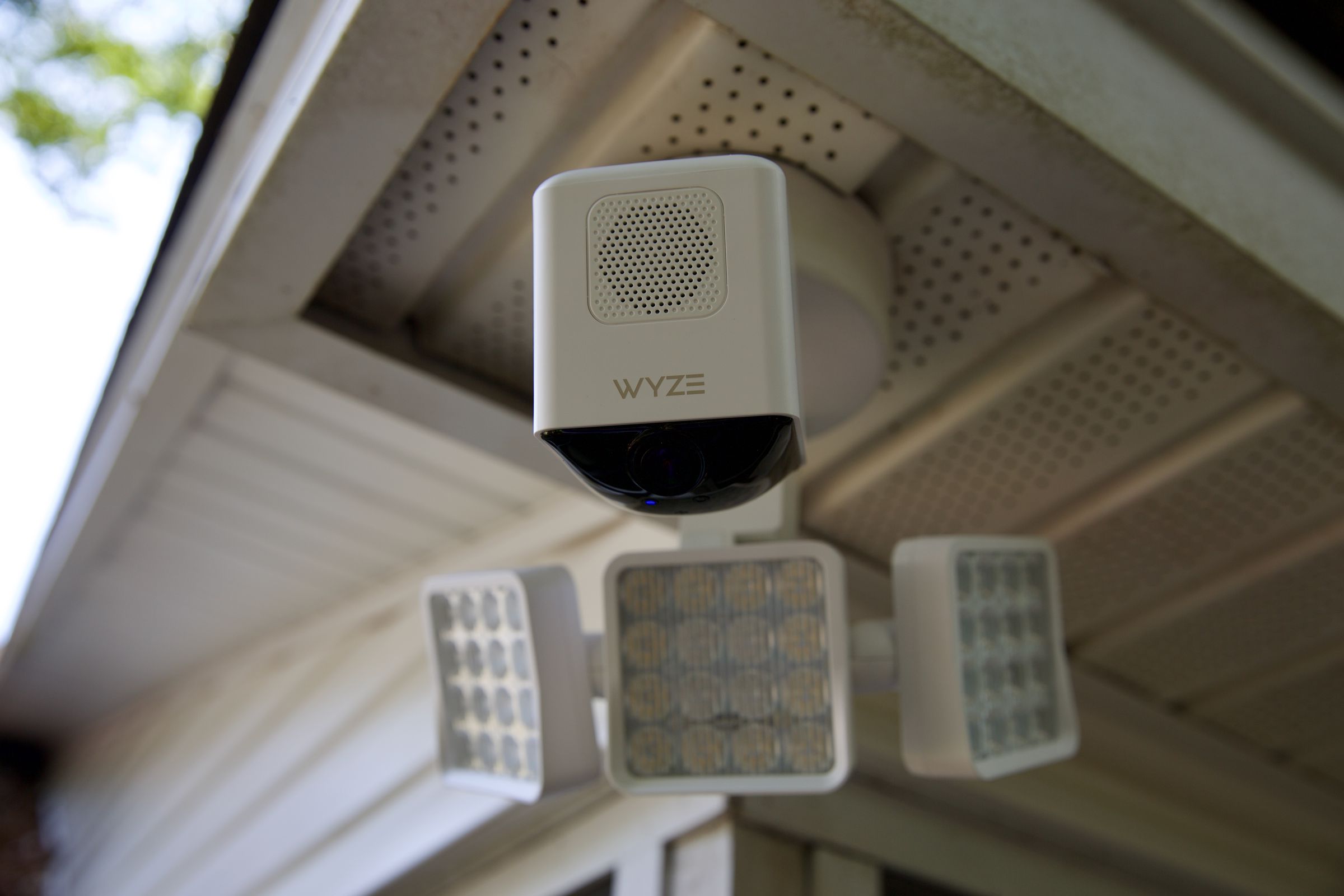 Wyze’s new floodlight camera packs a lot of features in for a very low price. 