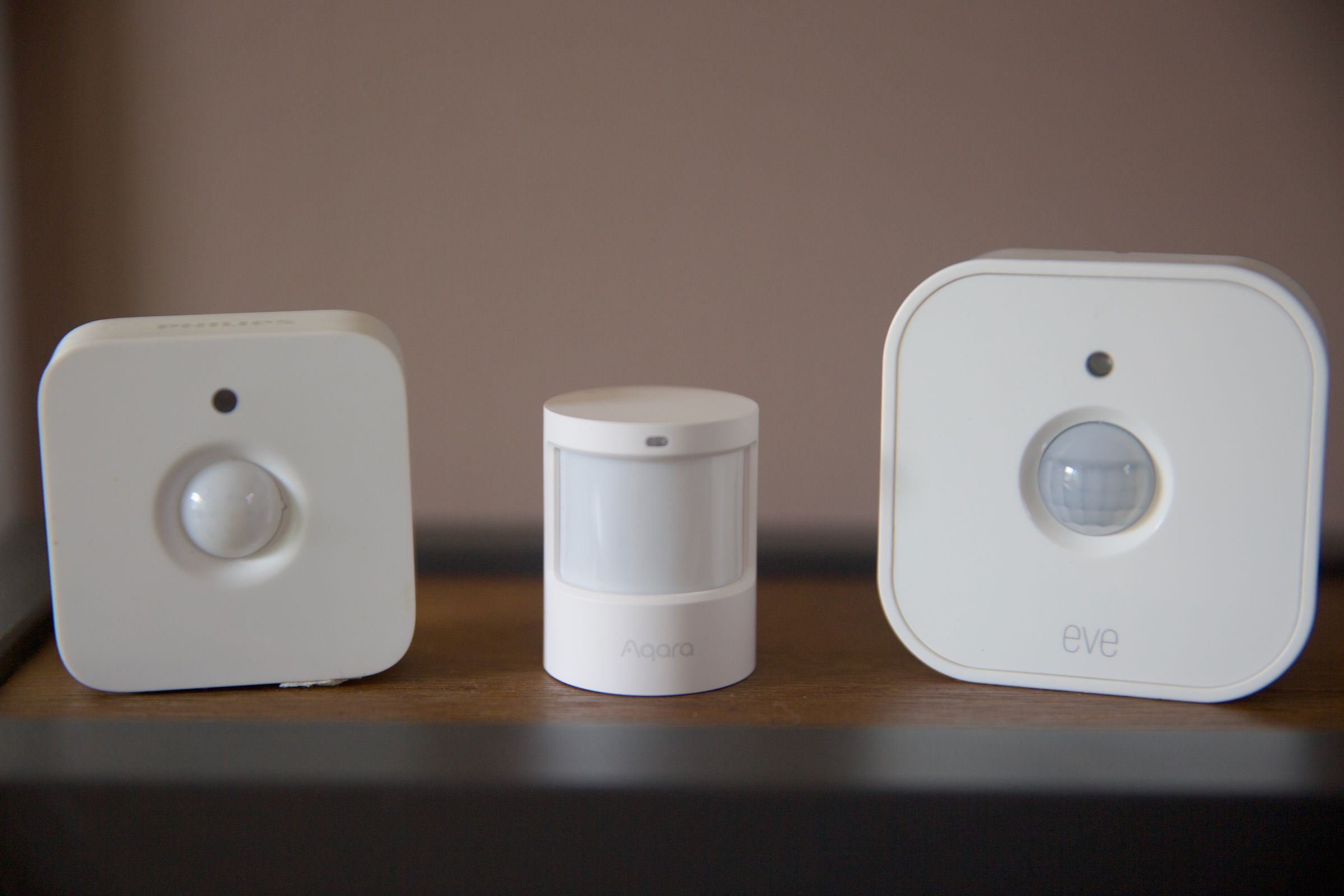 The P2 next to the Philips Hue Motion sensor (left) and Eve Motion (right). Its compact size makes it easier to fit in tight spaces, like under furniture.