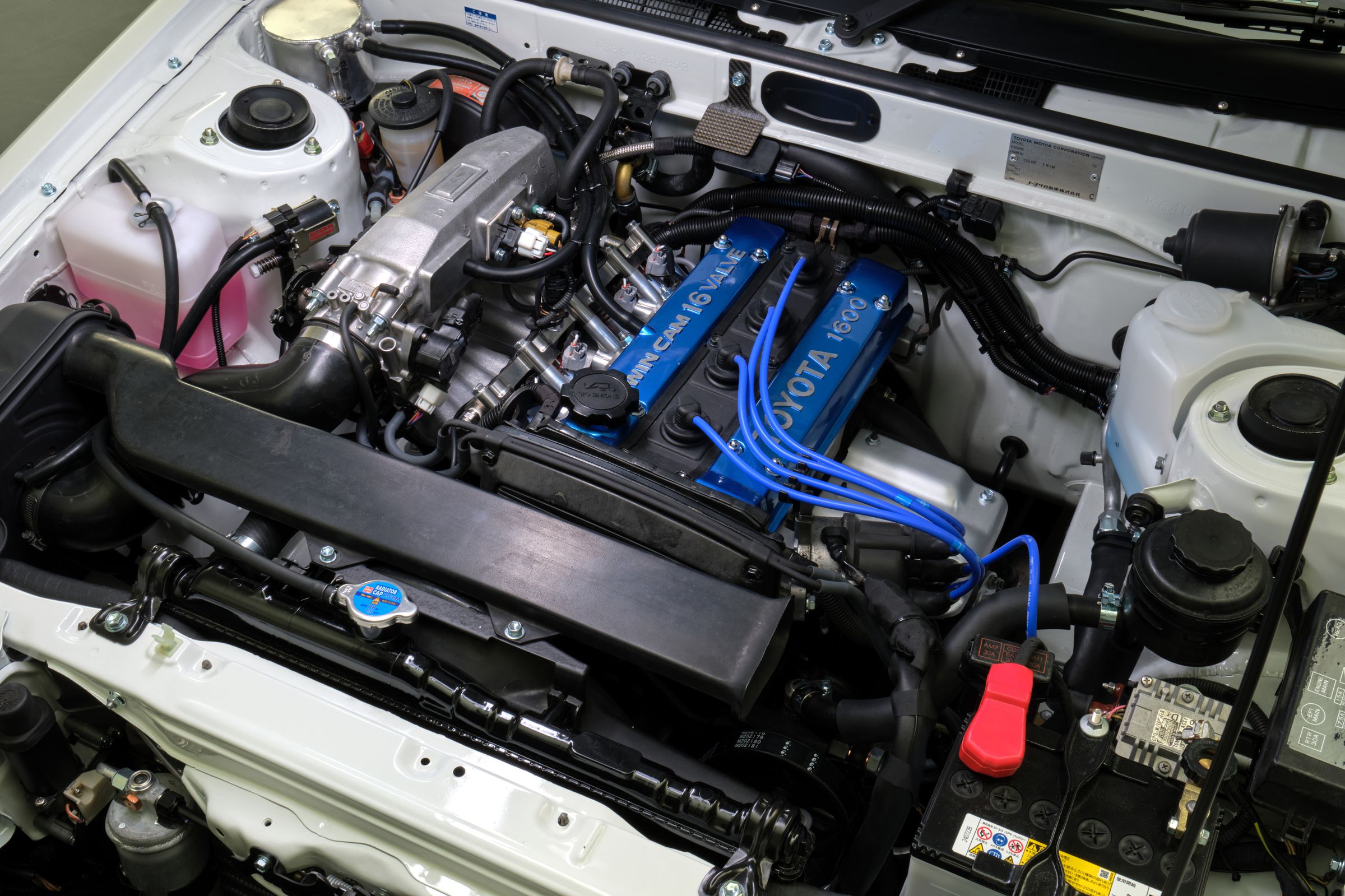 Image of the engine bay in the AE86 H2.