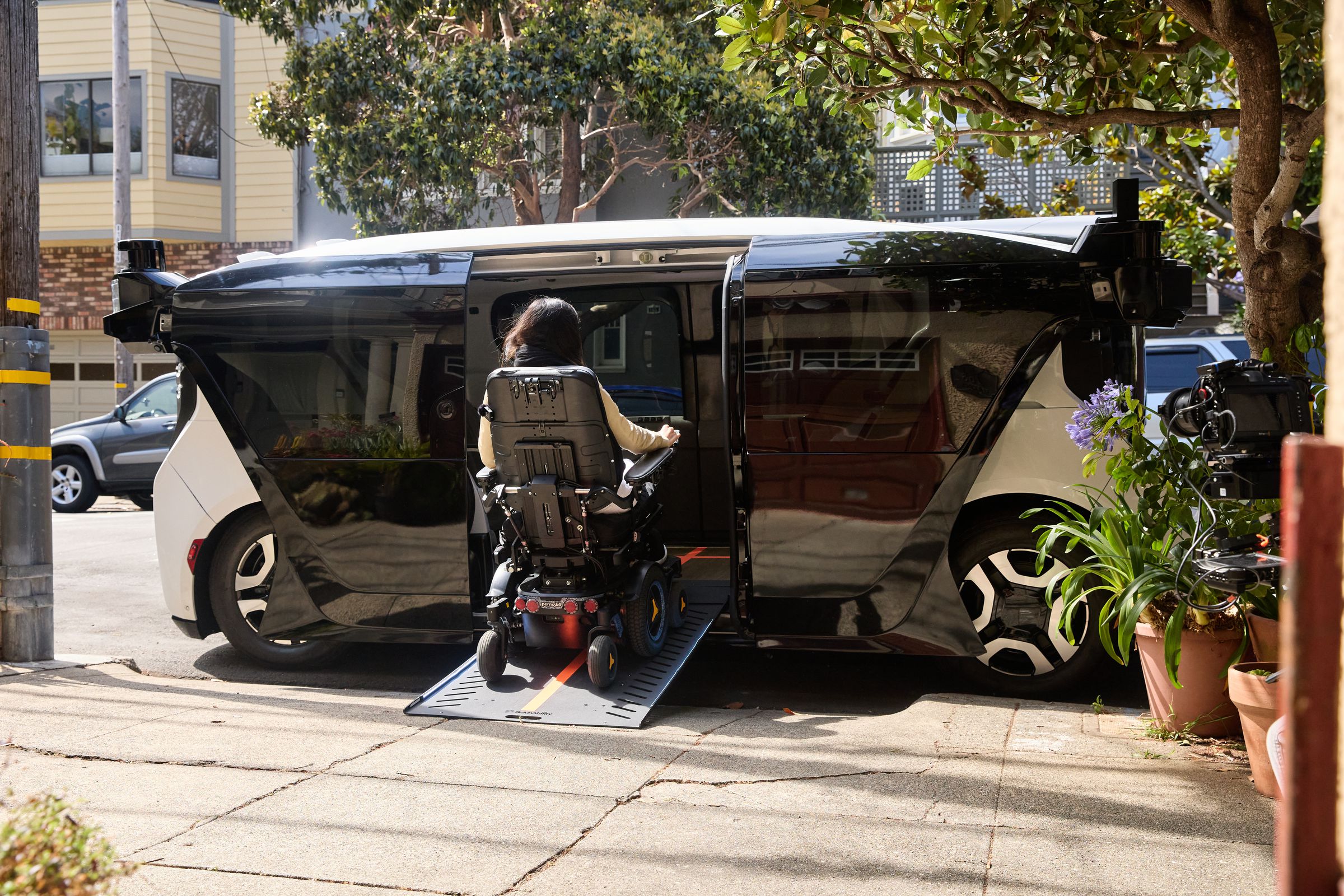 Cruise wheelchair-accessible driverless vehicle