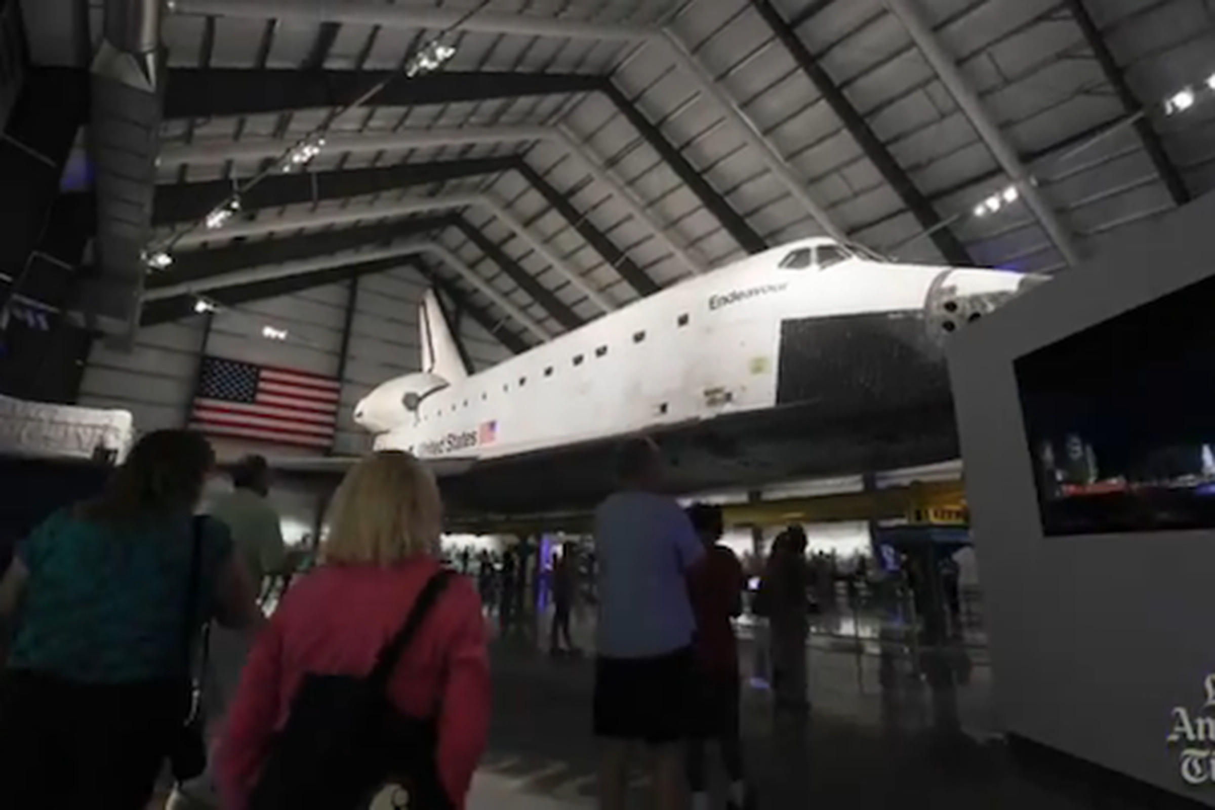 Space Shuttle Endeavor (LA TIMES)