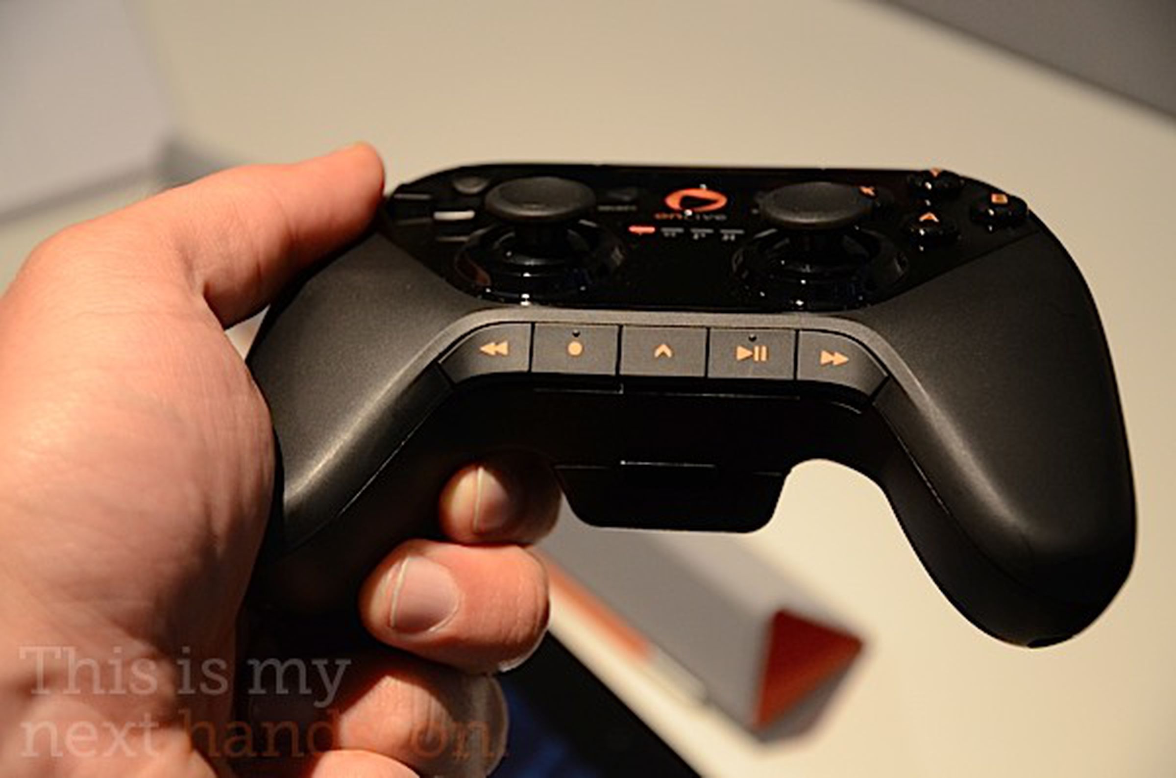 OnLive running on the on Motorola Xoom and HTC Flyer