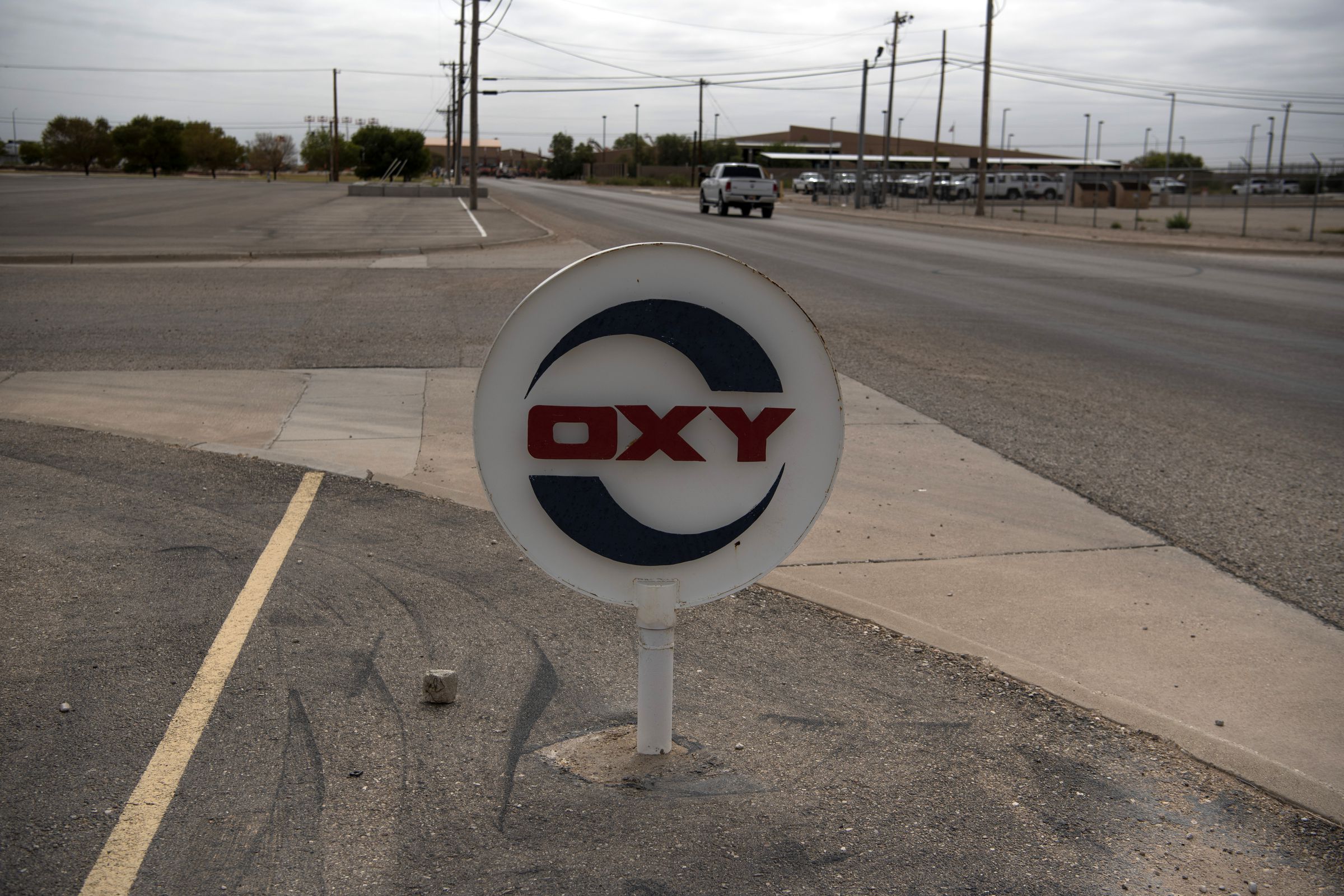 A sign on the road that says “Oxy”