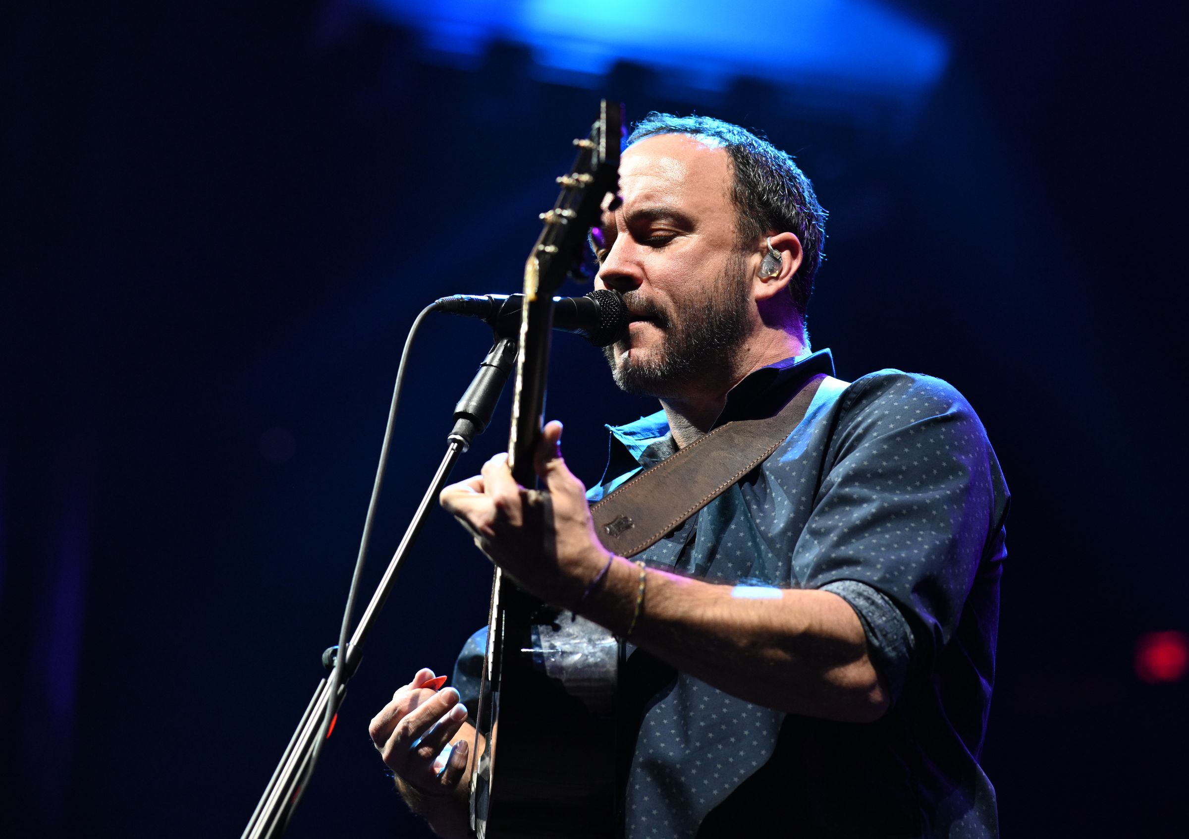Dave Matthews Band at Times Union Center in Albany, NY on December 5th, 2018. Cropped out-of-camera JPEG. Shot on the Nikon Z7 with 105mm f/1.4 F-mount lens and FTZ adapter. 1/1000sec at f/2.8. ISO 1800. Click or tap here for full-res image.