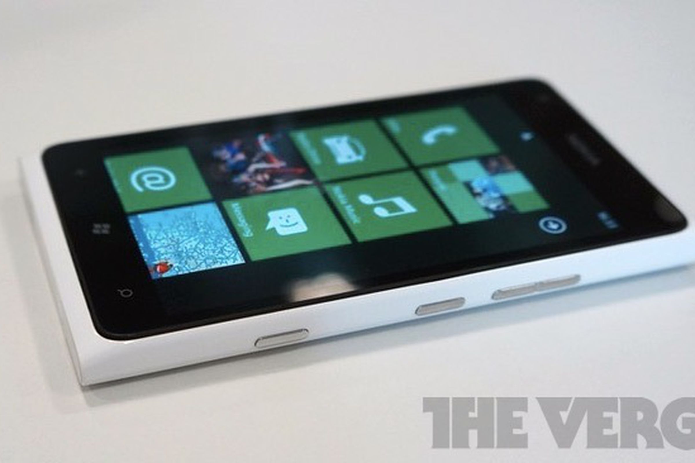 Lumia 900 white