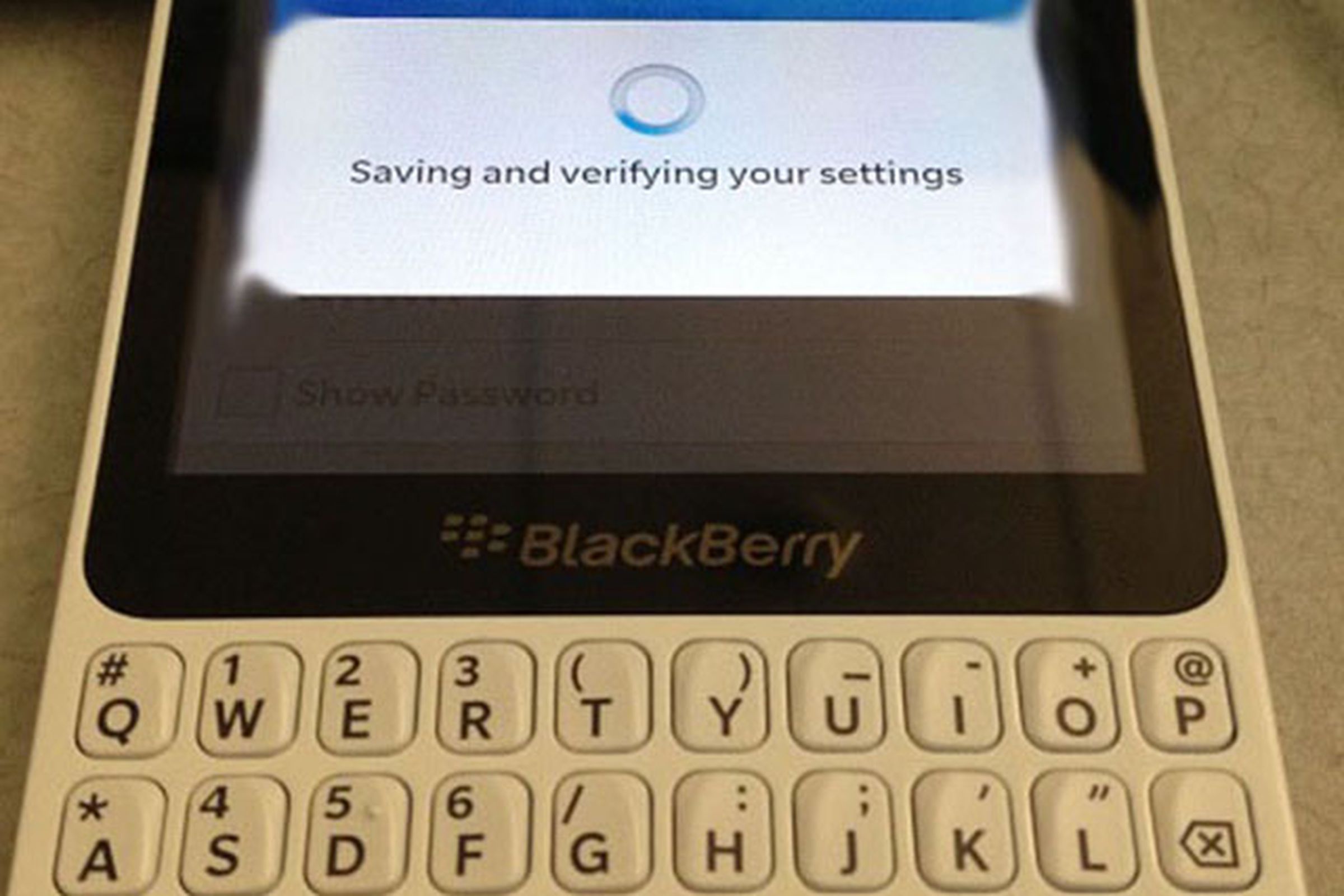 blackberry r-series (blackberryos.com)