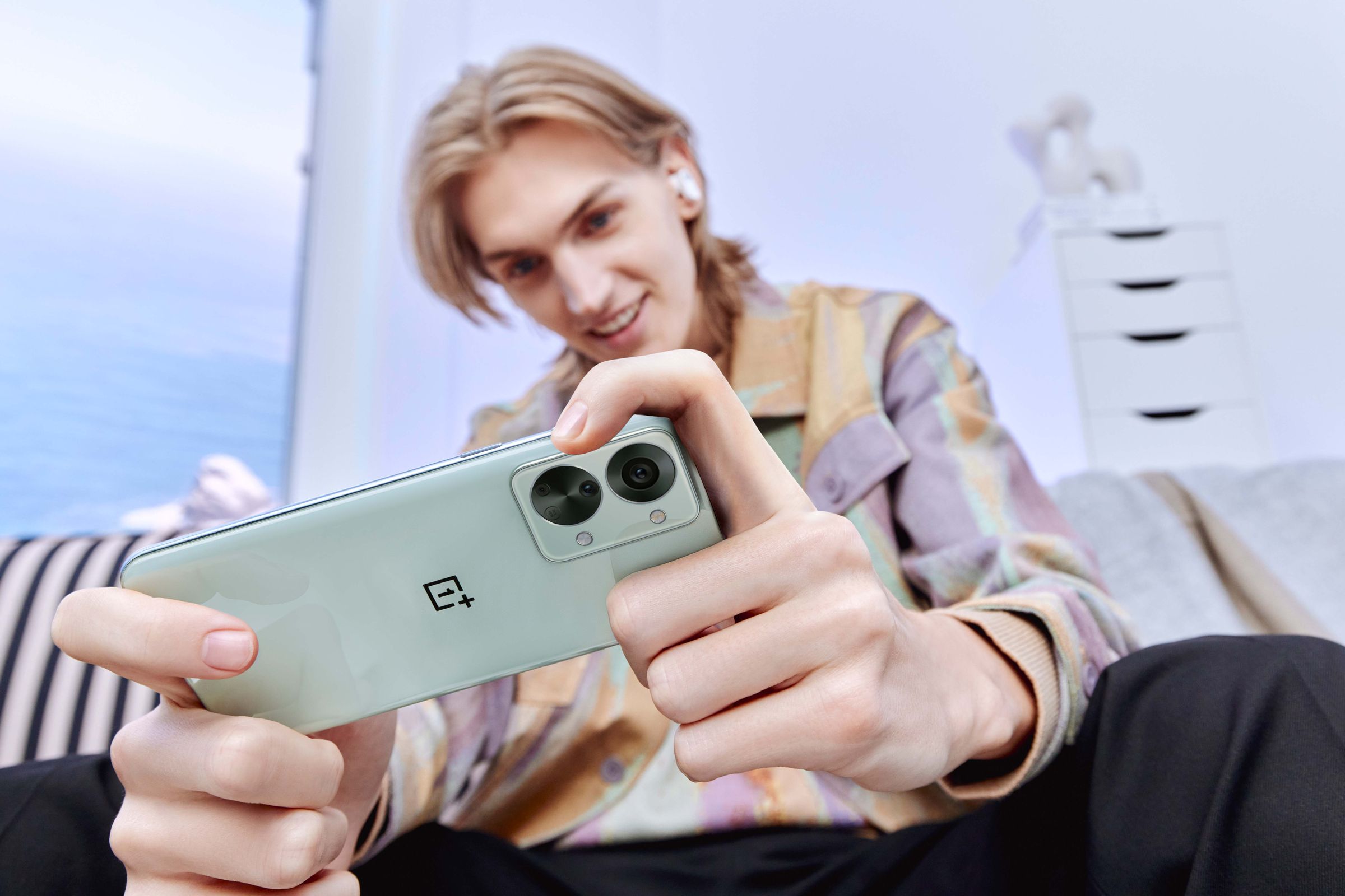 The OnePlus Nord 2T in green.