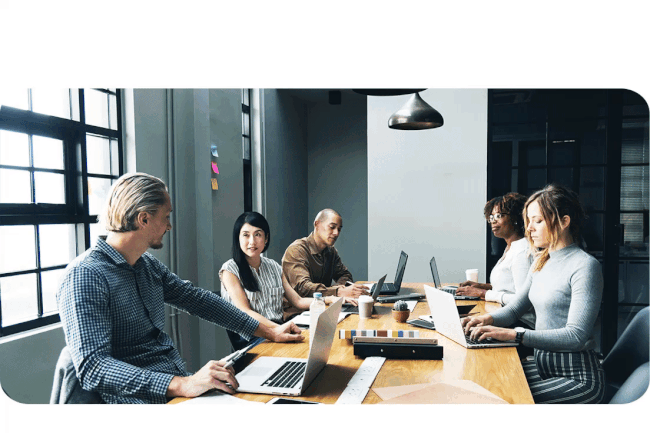 Animation showing office workers in a conference room and the Google Meetu adaptive audio pop up enabling synchronized mics and speakers to improve audio.