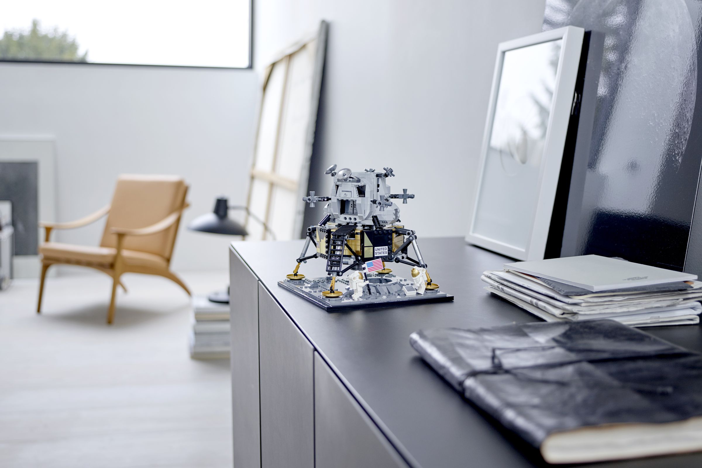 Lego’s Lundar Lander set resting on a table.