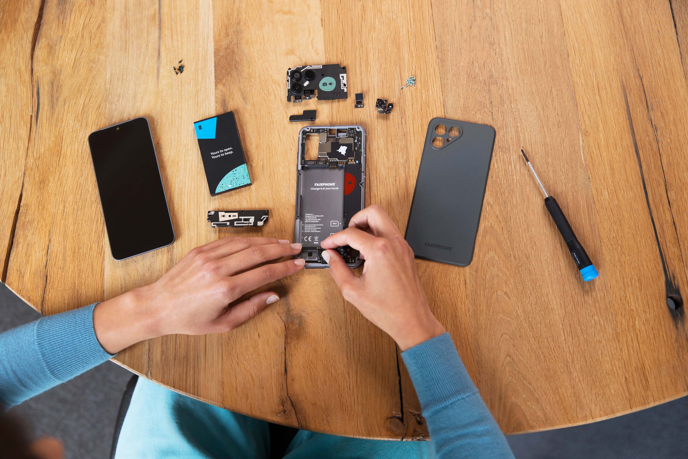 Like Fairphone’s previous devices, the Fairphone 4 is designed to be easy to disassemble.