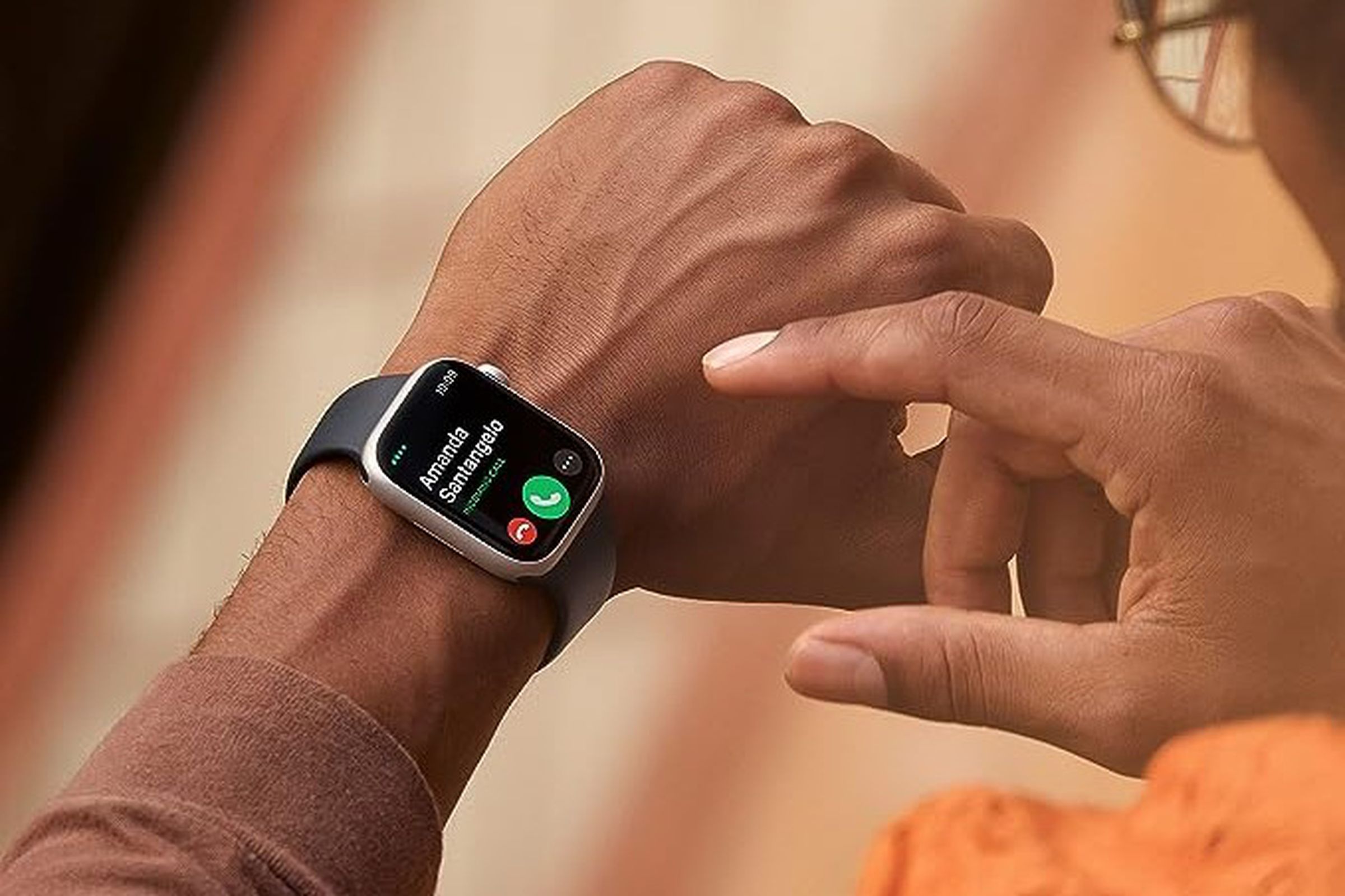 A person wearing the Apple Watch Series 8 on their wrist.