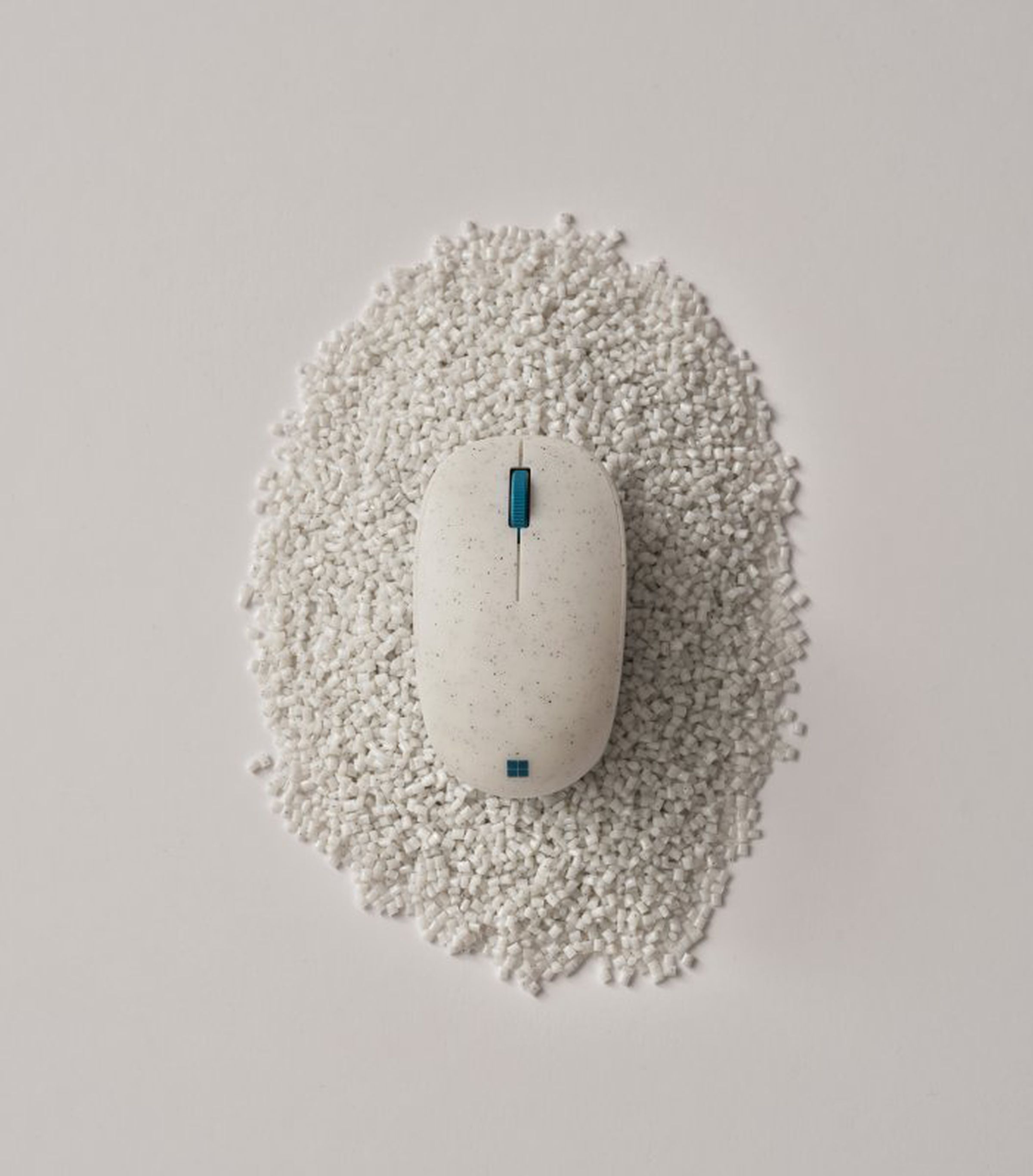 Ocean Plastic Mouse and recycled plastic pellets