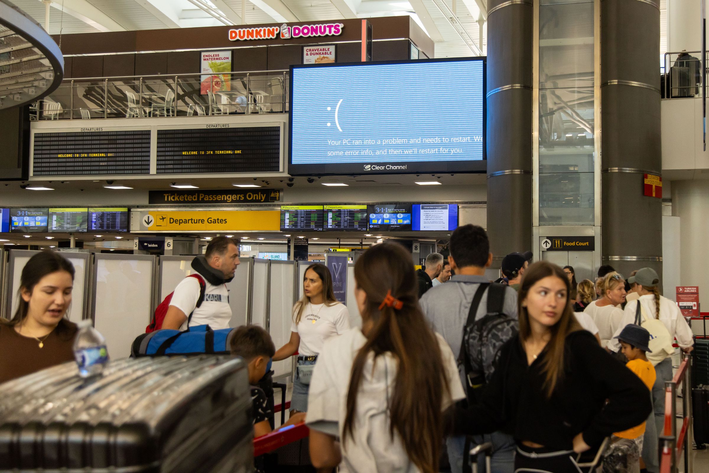 Global IT&nbsp;Outage&nbsp;Disrupts Flights, Commutes