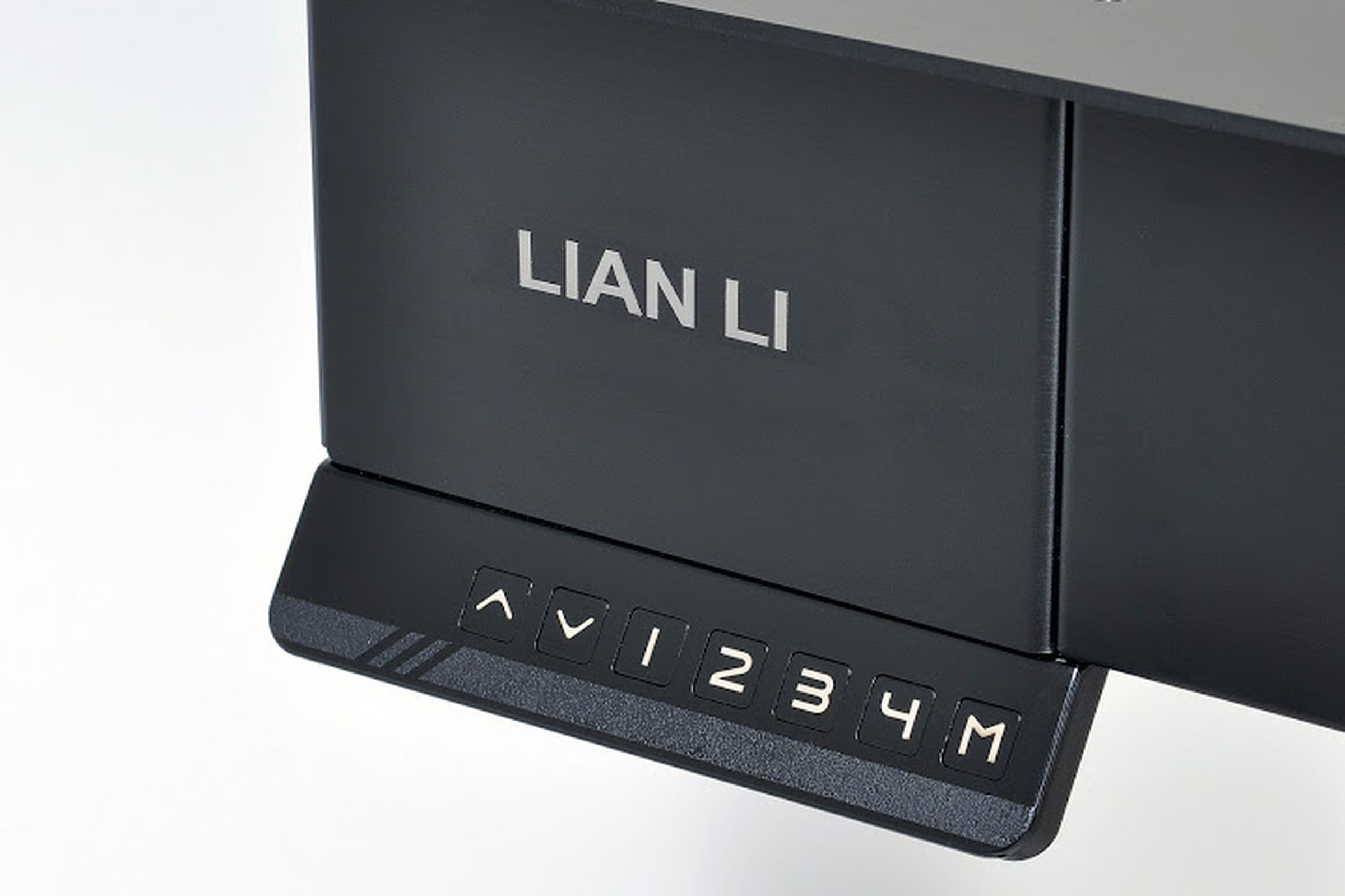 Lian Li DK-04 standing desk