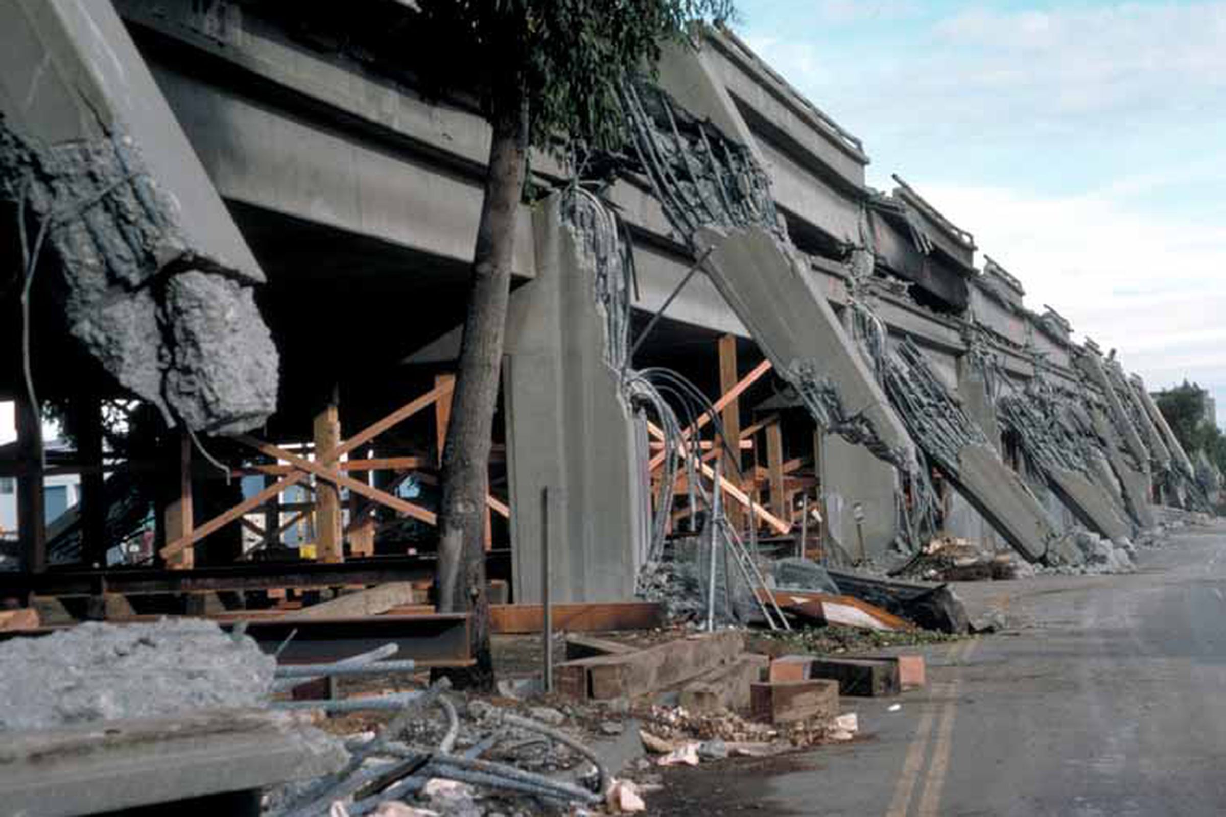 The Cypress viaduct in West Oakland collapsed in the 1989 Loma Prieta quake