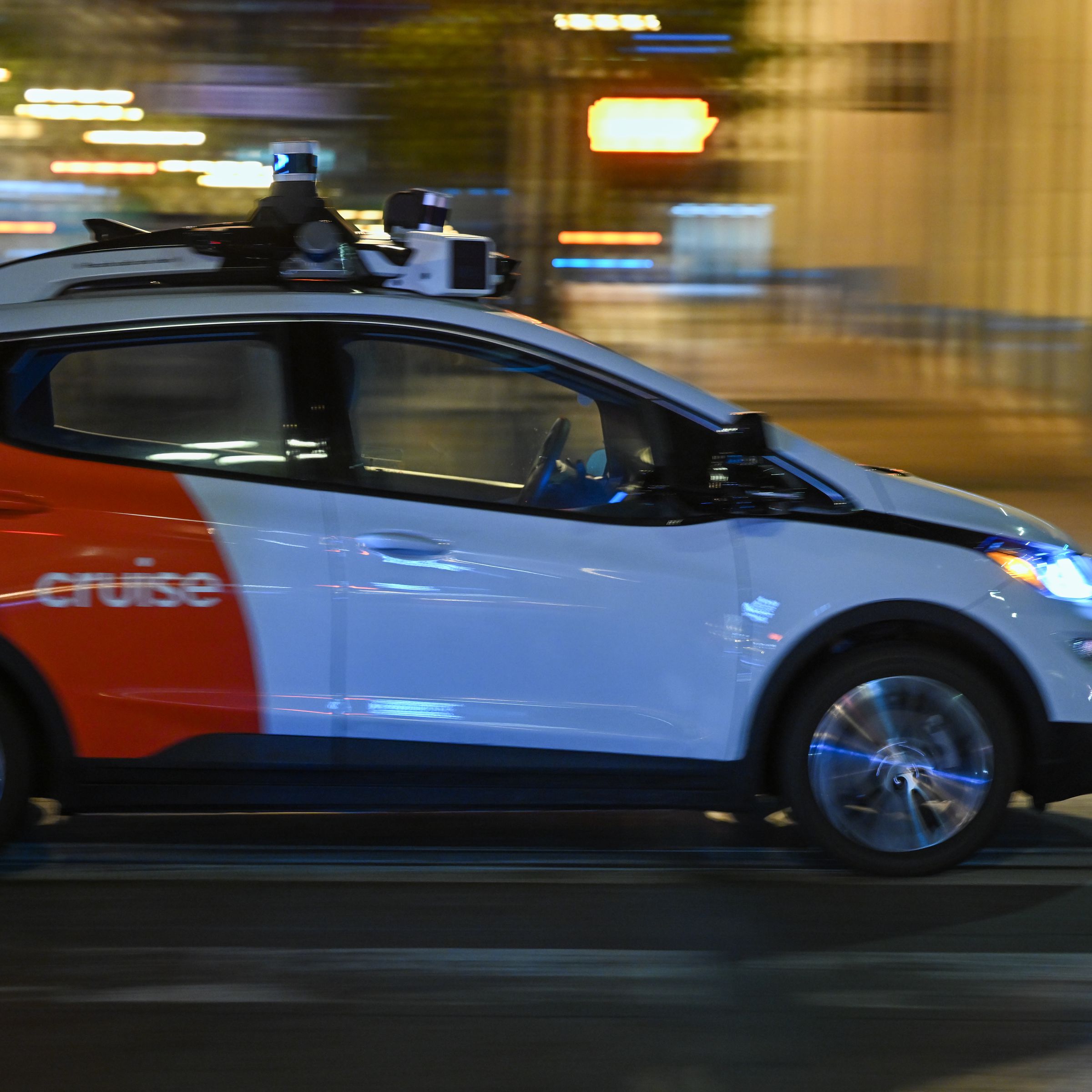 Cruise driverless robot taxi in San Francisco