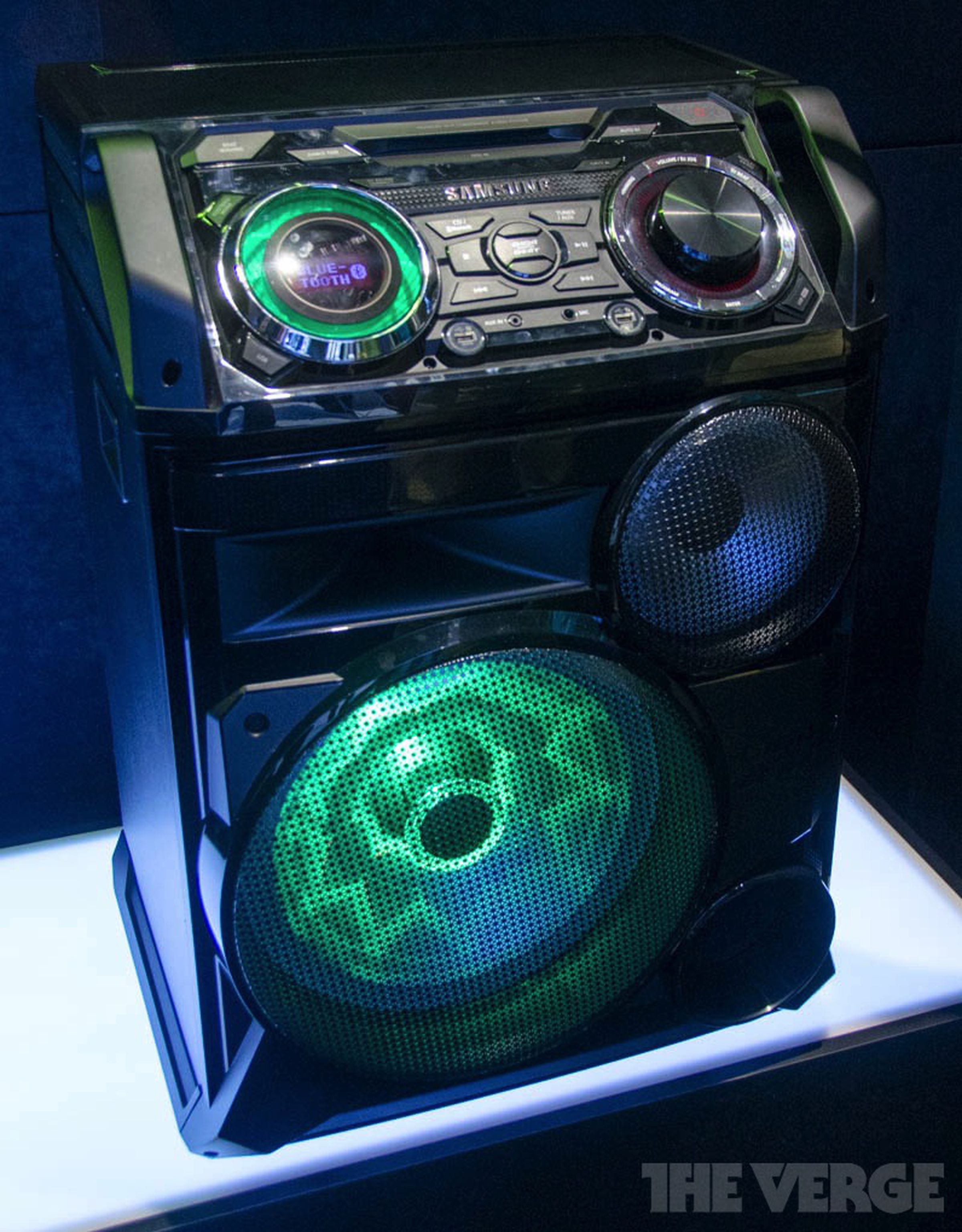 Samsung's GIGA MX-HS8500 speaker box