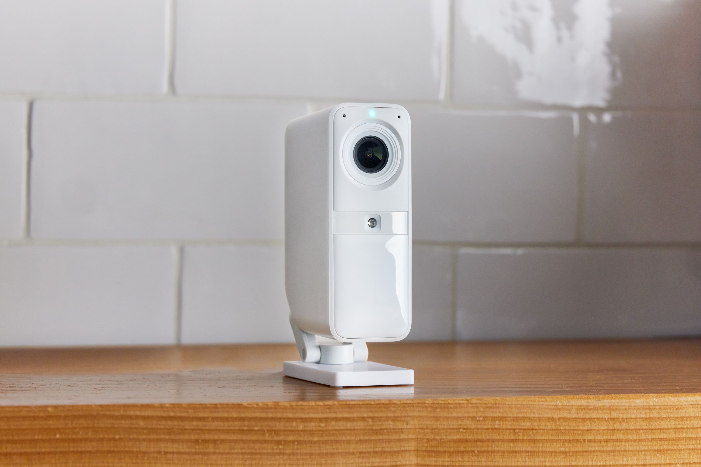The new SmartAlarm camera has a mechanical privacy shutter and captures 1536 x 1536p HD video. The internal battery lasts up to 3 months and can be powered or charged with a micro USB cable.