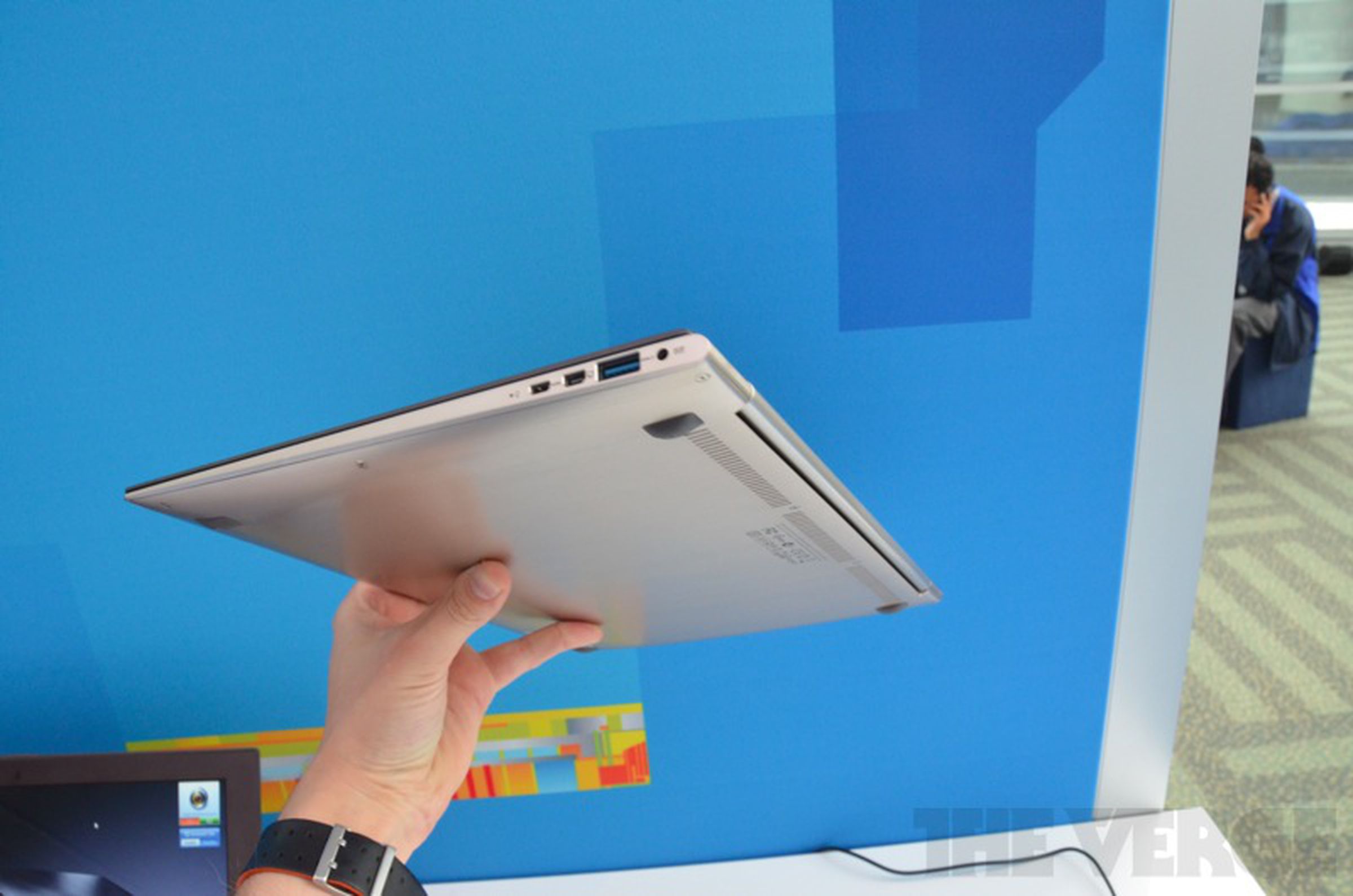 Asus UX31 13-inch ultrabook hands-on pictures