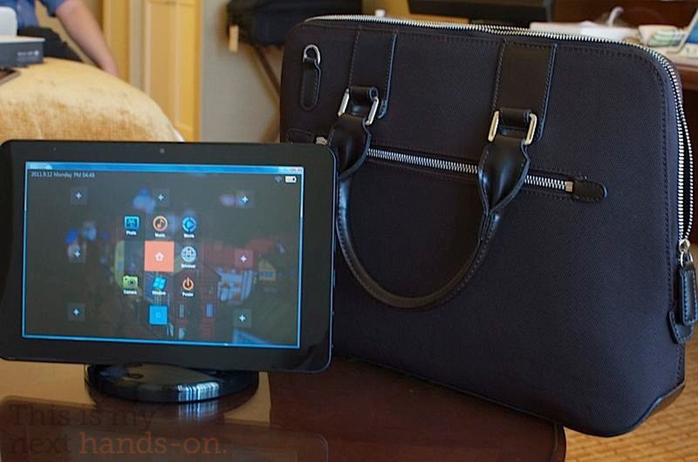 OCS9 Windows 7 Tablet and O-Bar remotes from OCOSMOS: hands-on pictures