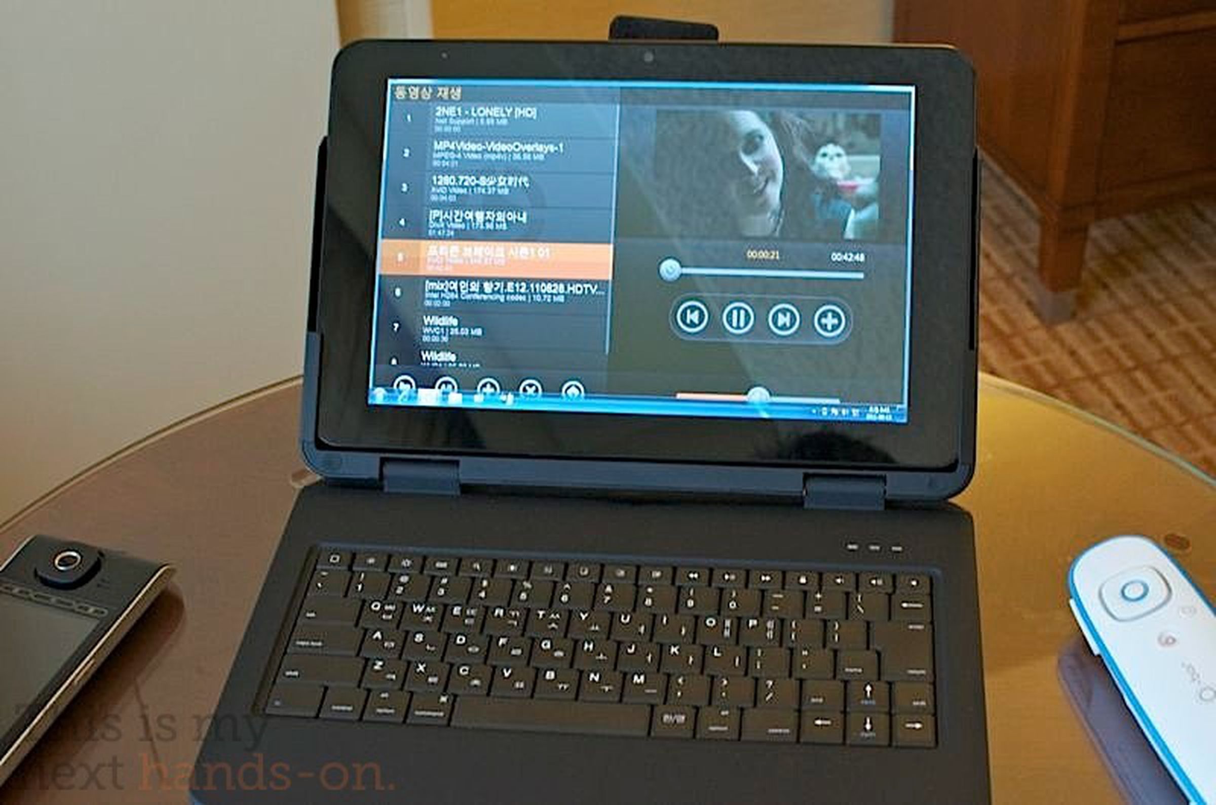 OCS9 Windows 7 Tablet and O-Bar remotes from OCOSMOS: hands-on pictures