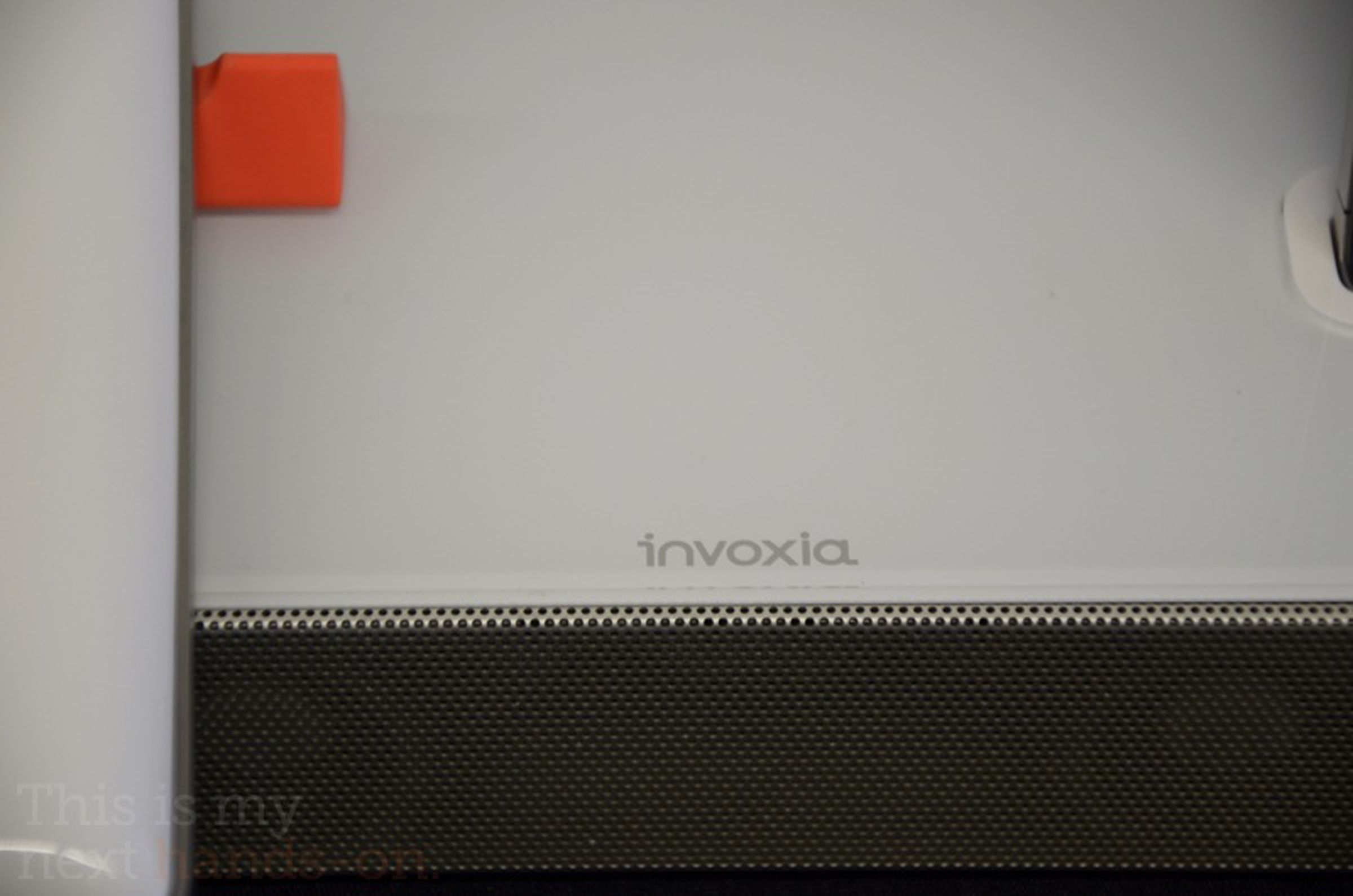 Invoxia NVX 610 desktop phone photos