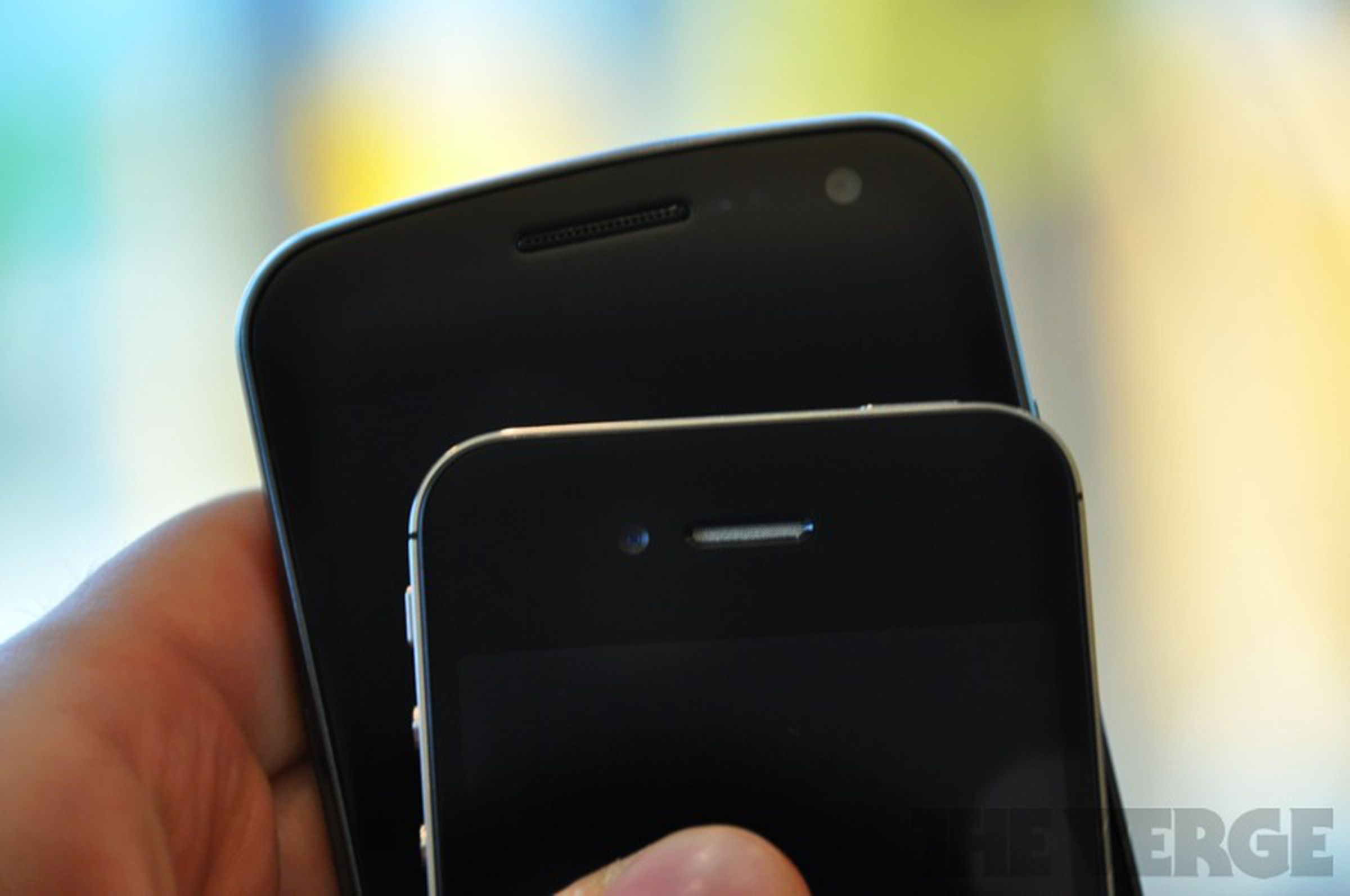 Samsung Galaxy Nexus vs iPhone 4S comparison photos