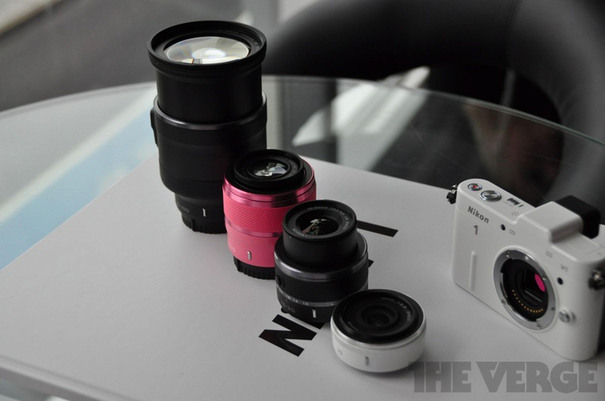 Nikon V1 and J1 hands-on pictures