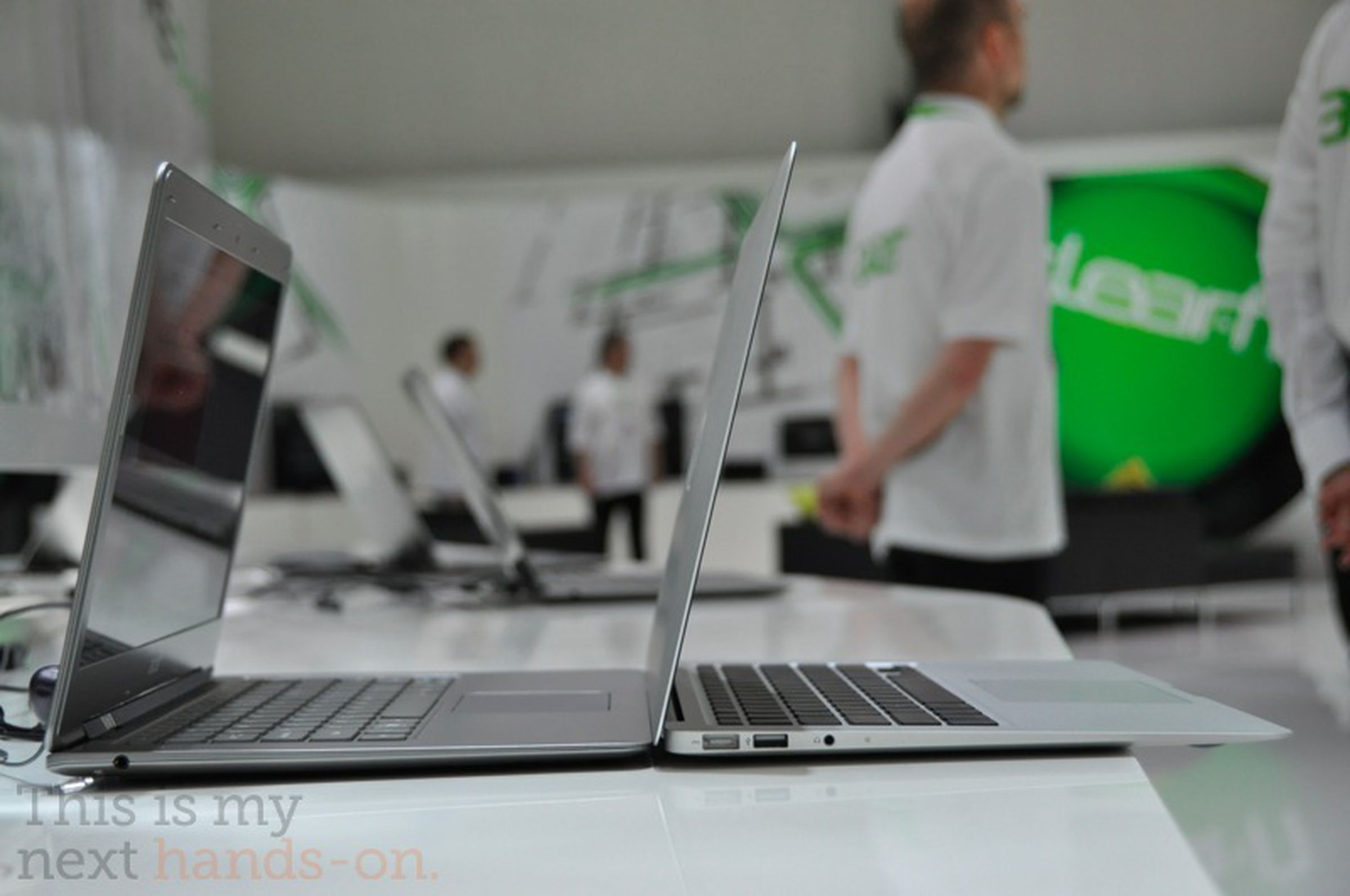 MacBook Air vs Acer Aspire S3 photos