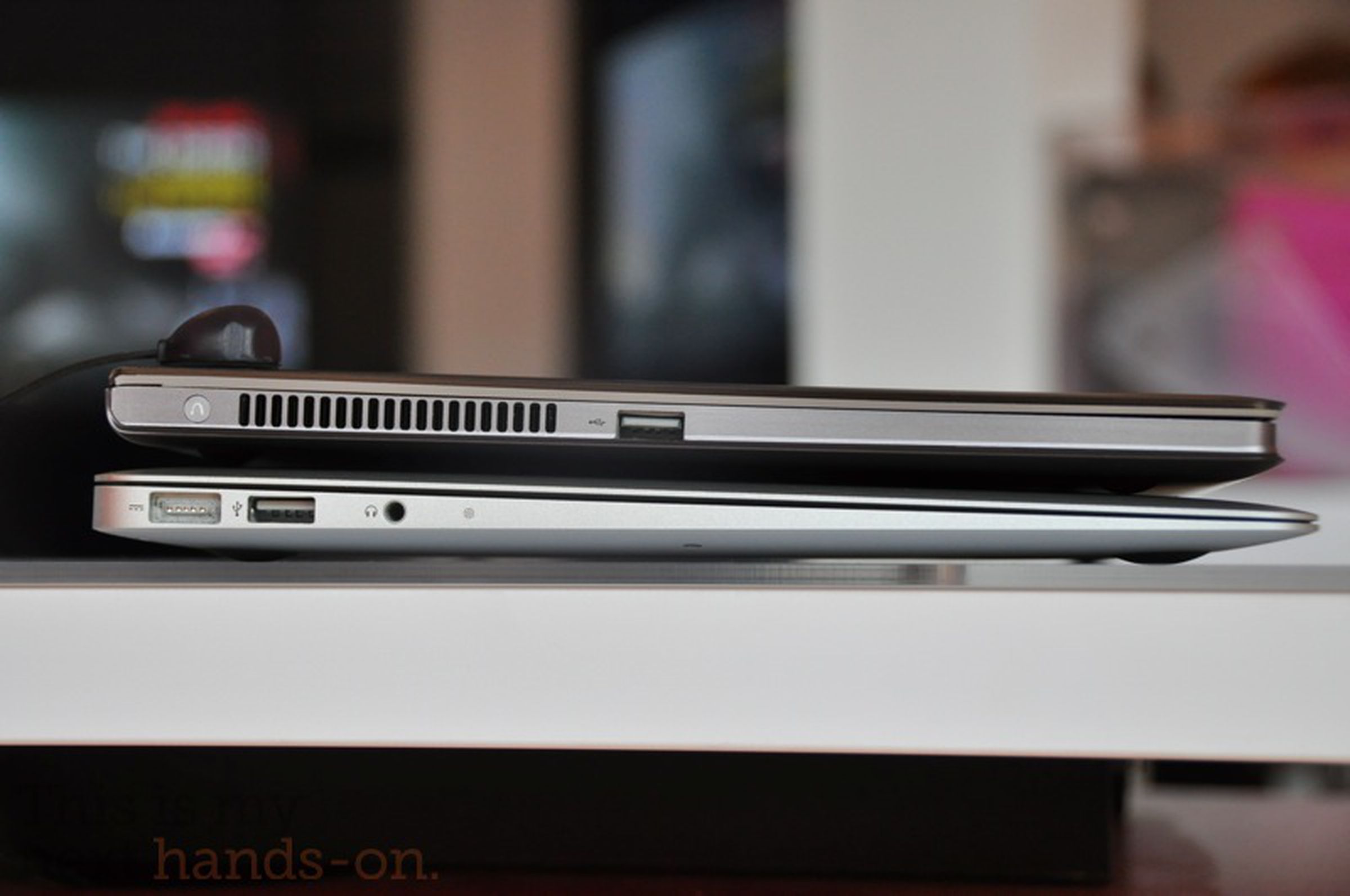 MacBook Air vs. Lenovo IdeaPad U300s photos