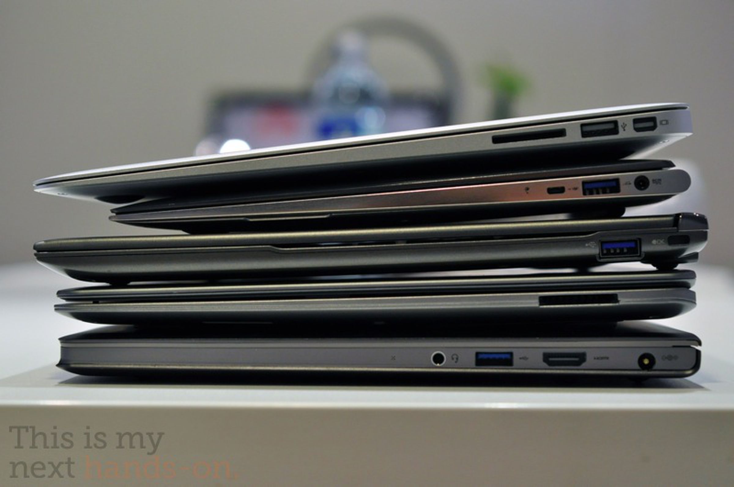 MacBook Air vs ASUS UX21 photos (plus group comparison)