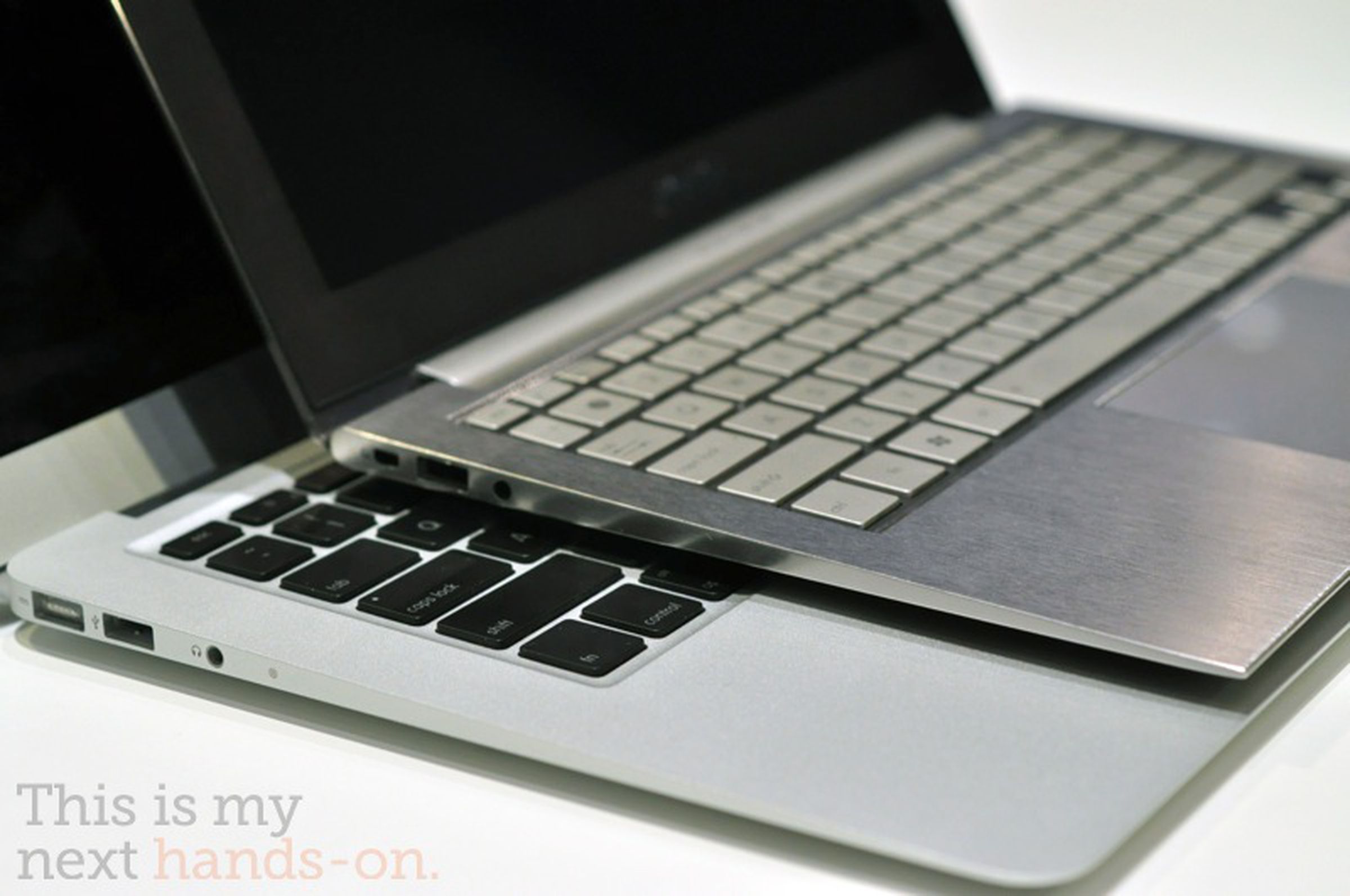 MacBook Air vs ASUS UX21 photos (plus group comparison)