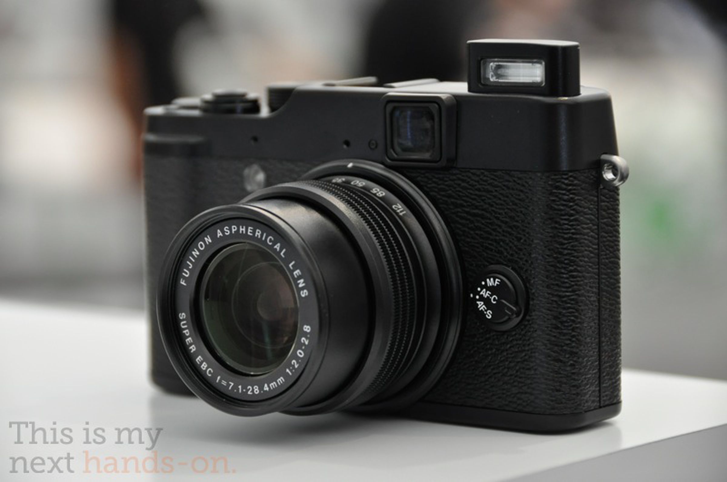 Fujifilm X10 hands-on photos