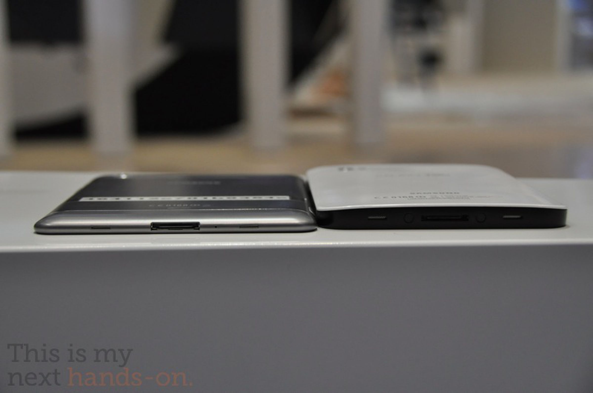 Samsung Galaxy Tab 7.7 hands-on photos