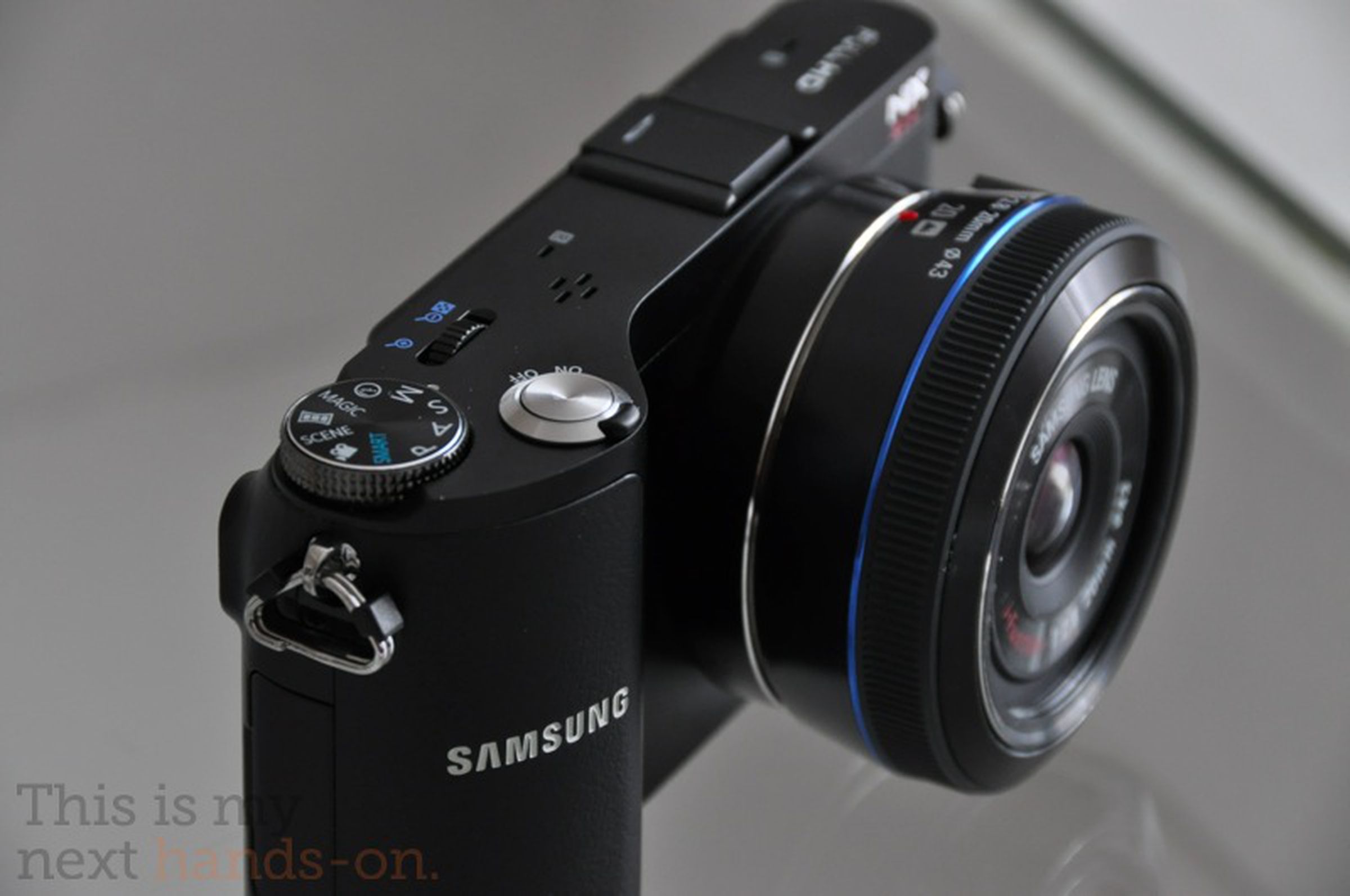 Samsung NX200 hands-on photos