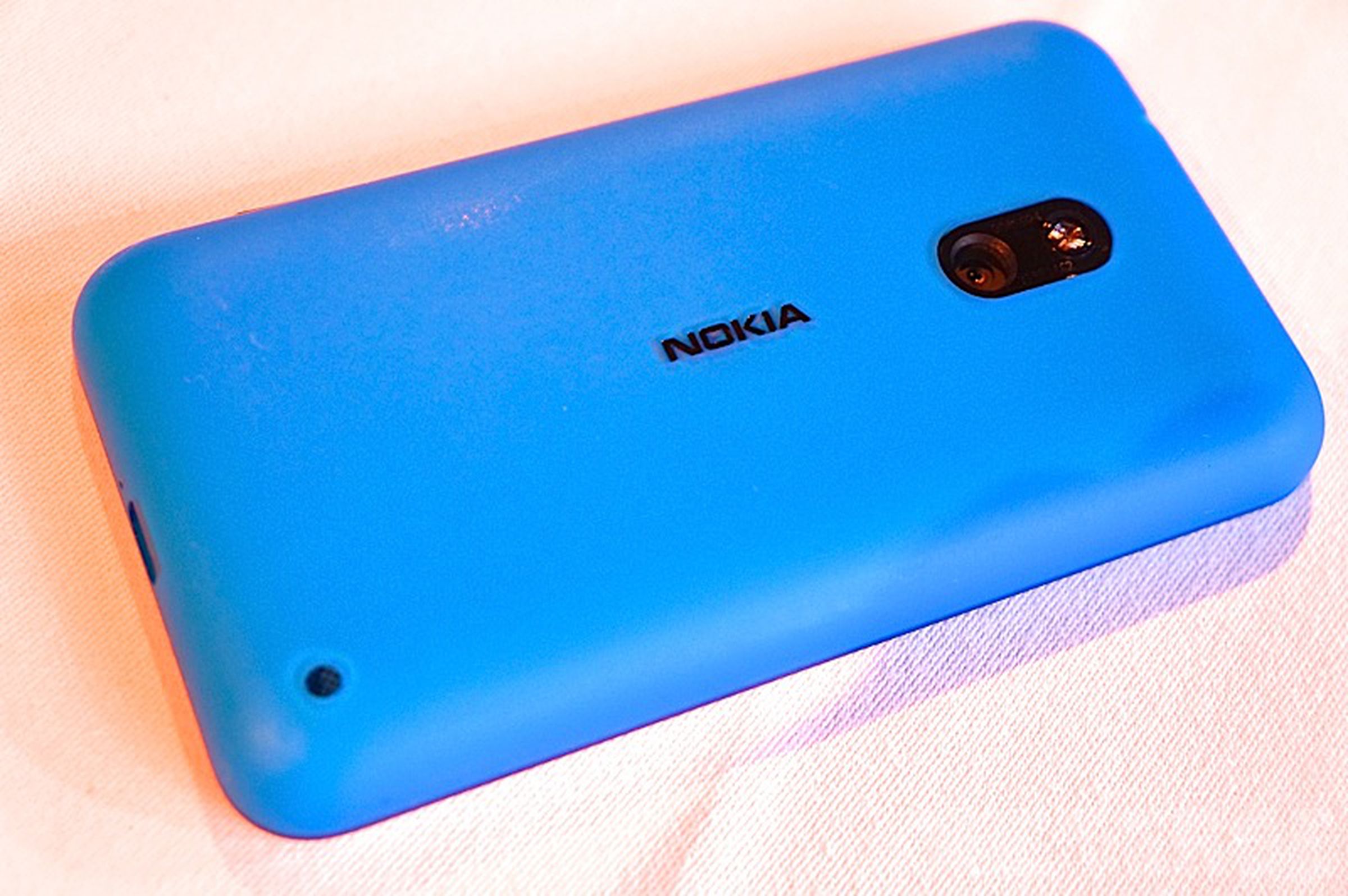 Nokia Lumia 620 hands-on gallery