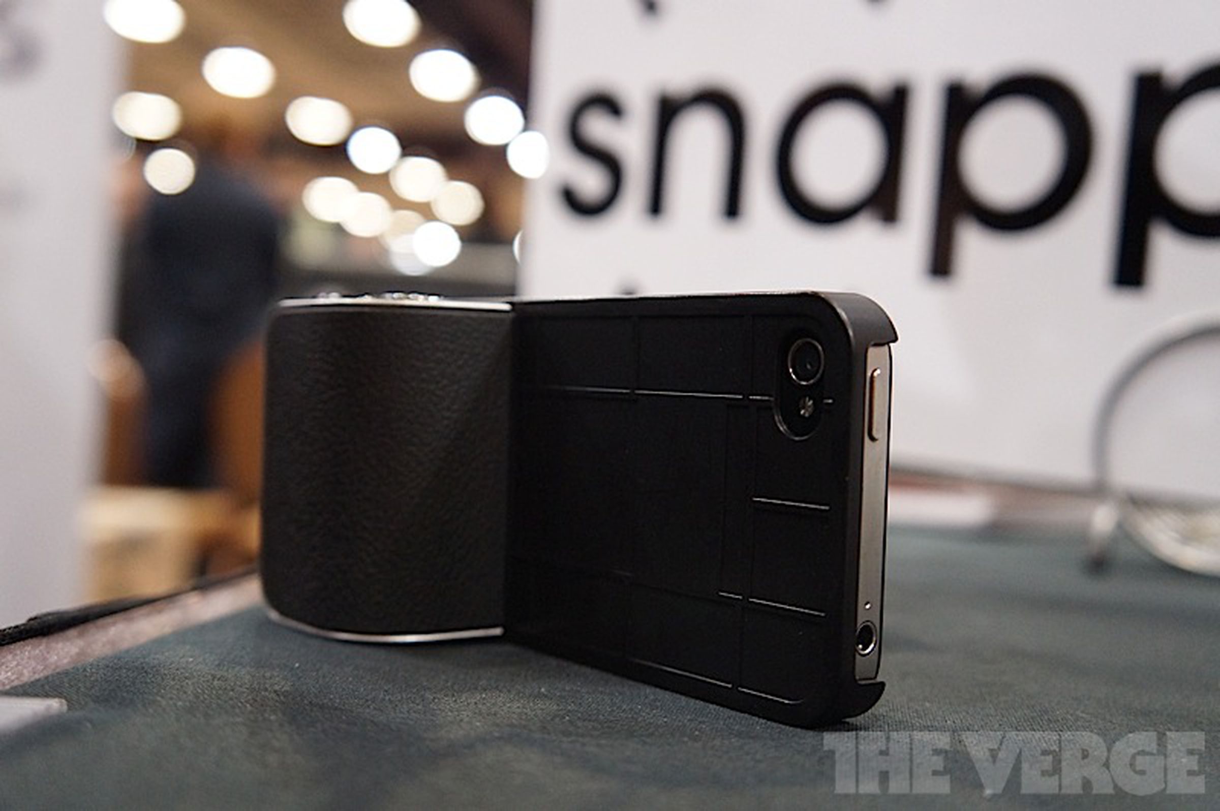 Snappgrip iPhone camera controller hands-on photos