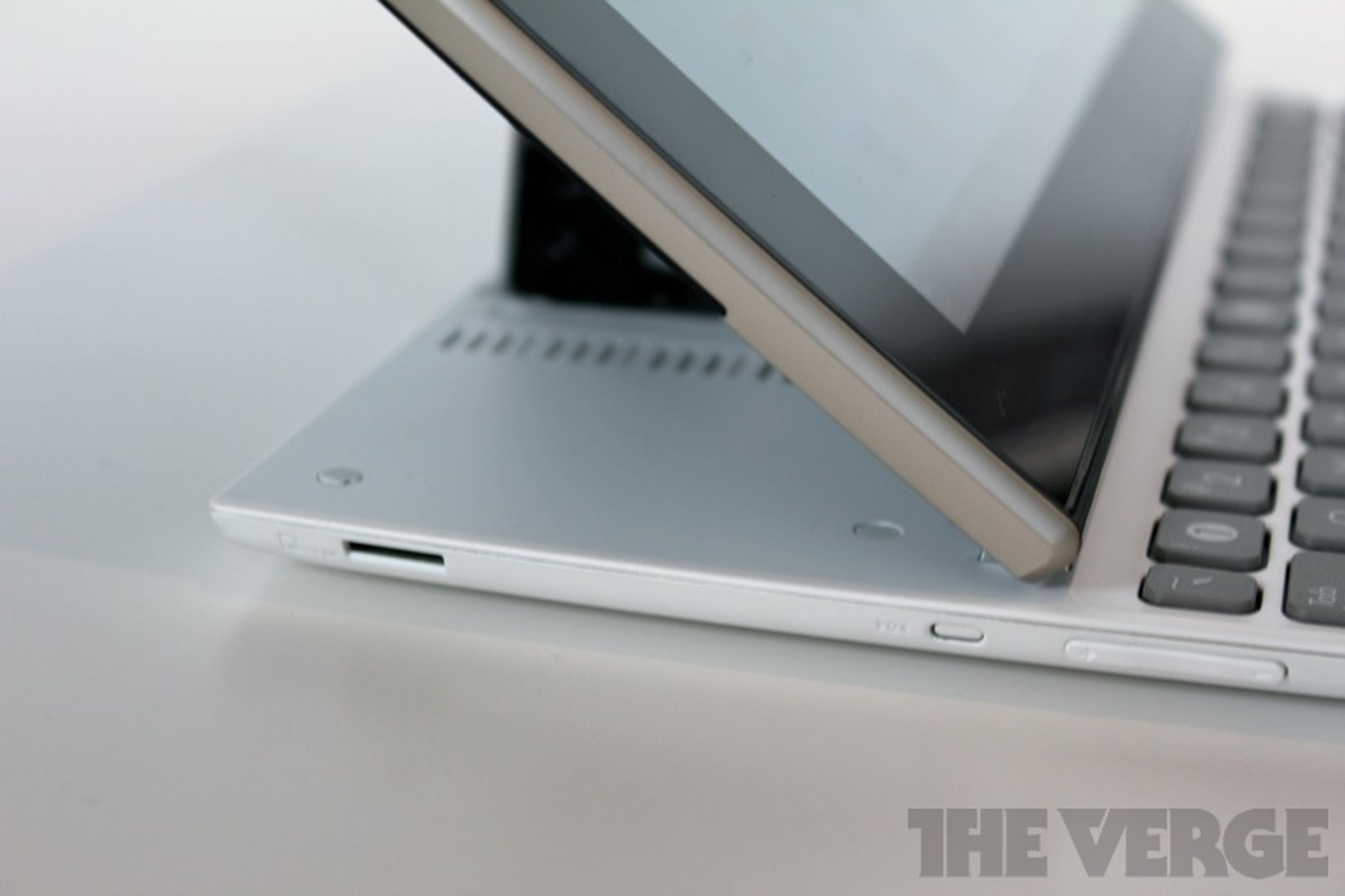 Asus Eee Pad Slider SL101 review pictures