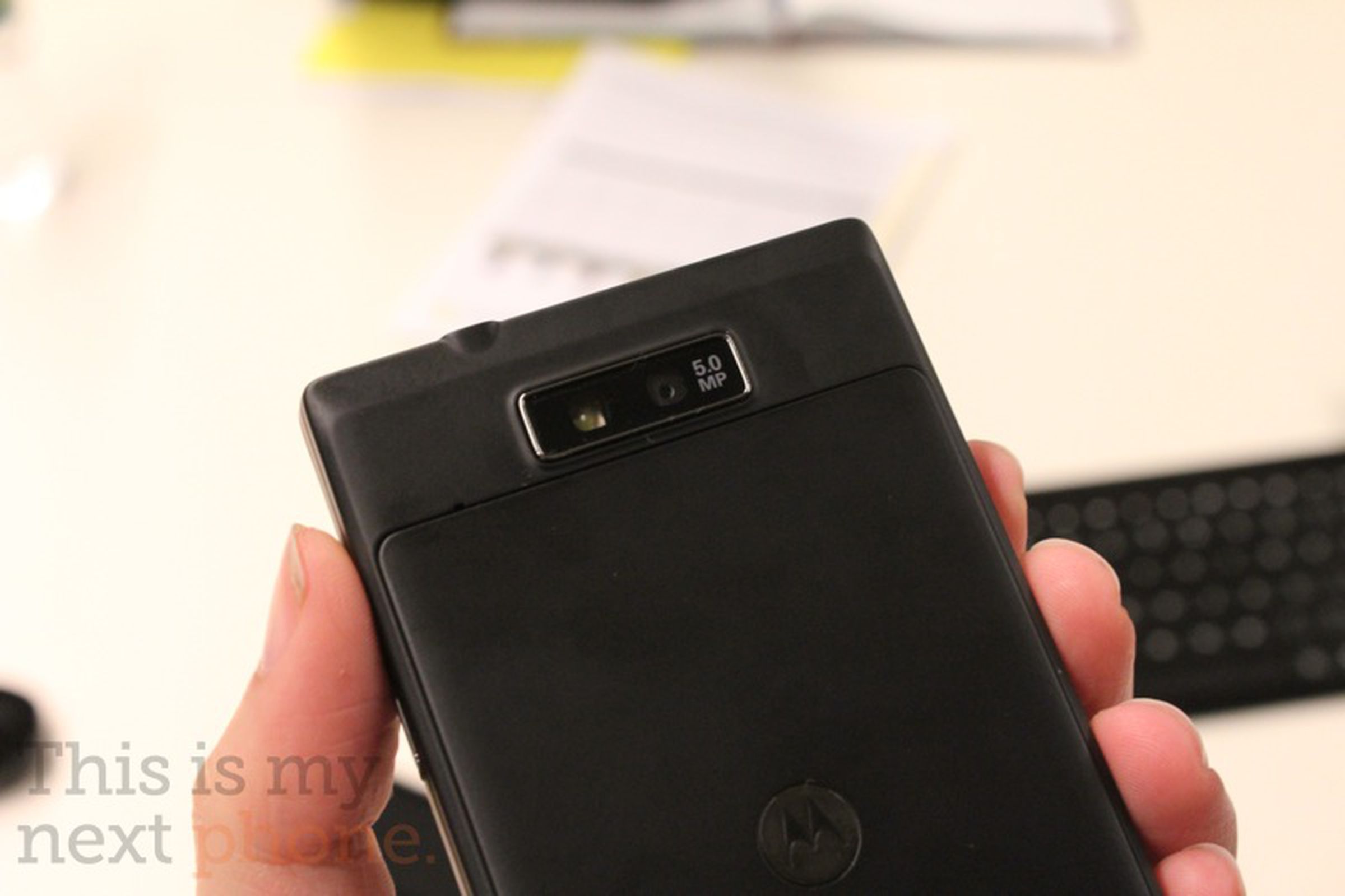 Motorola Triumph for Virgin Mobile pushes the prepaid high end, launches this summer