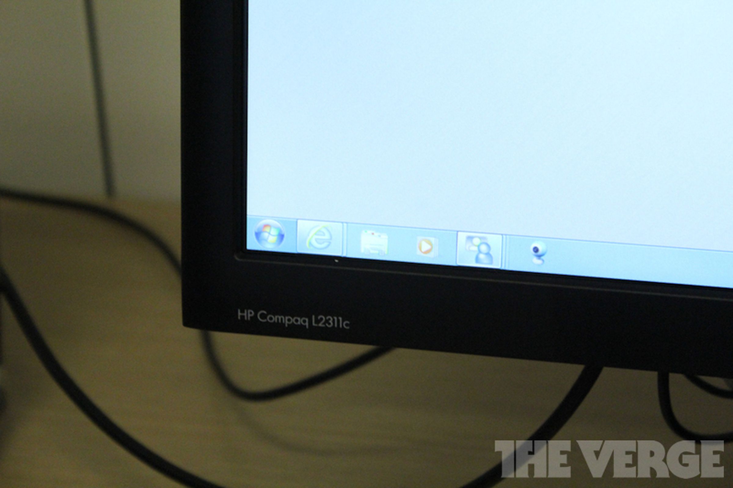 HP Compaq L2311c docking monitor hands-on and press photos