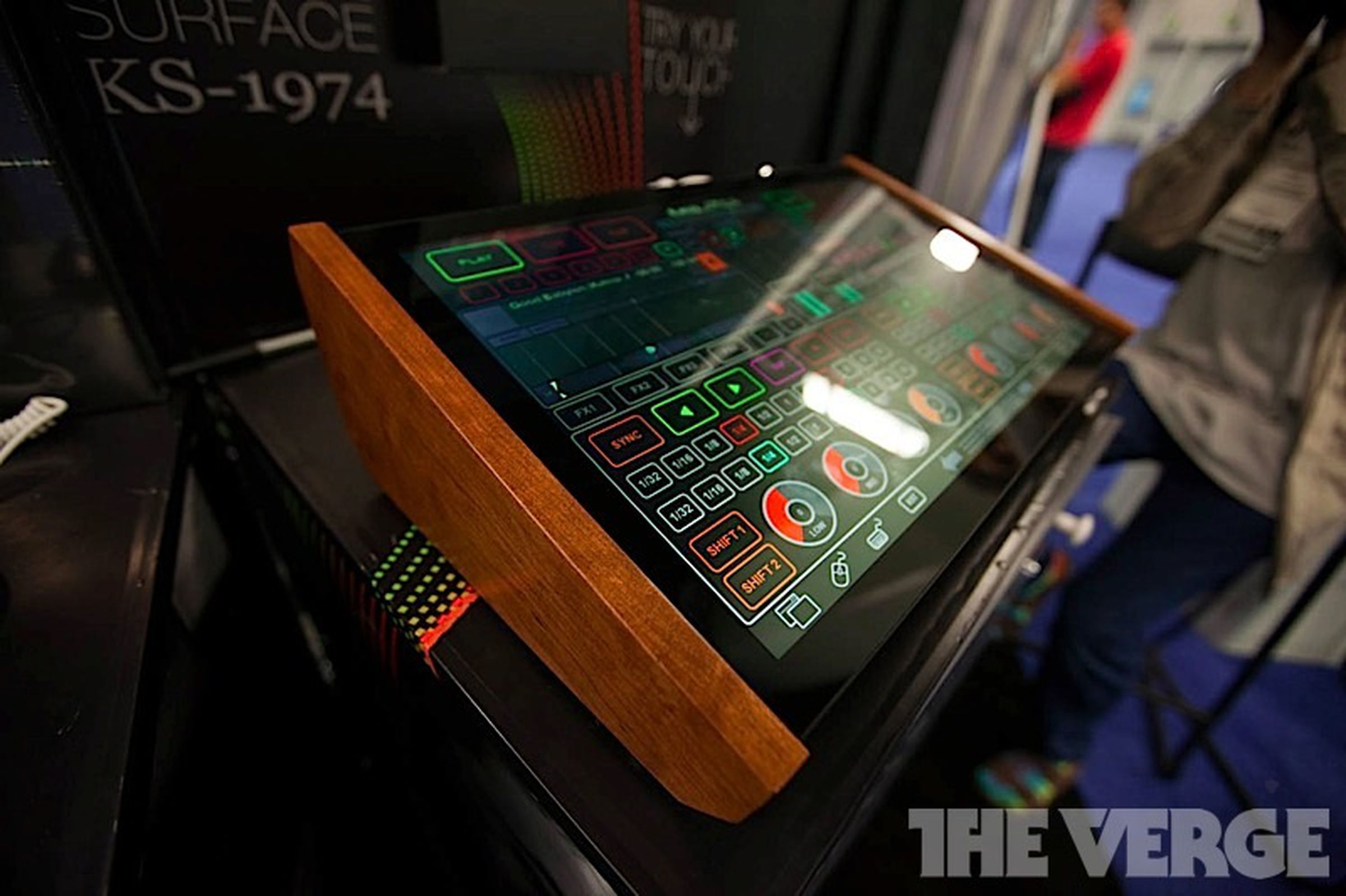 Emulator KS-1974 Kontrol Surface hands-on