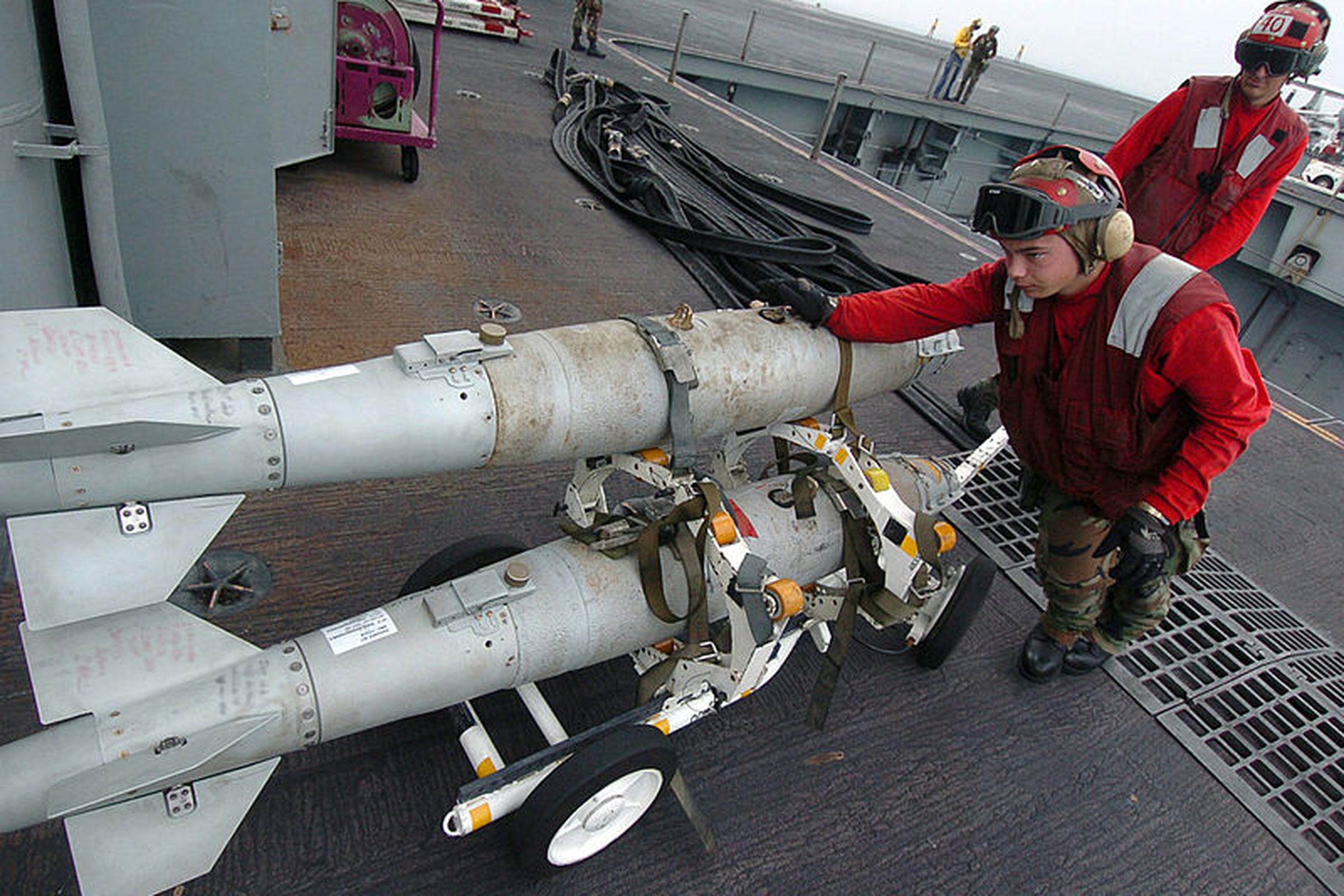 navy bomb (wikimedia commons)