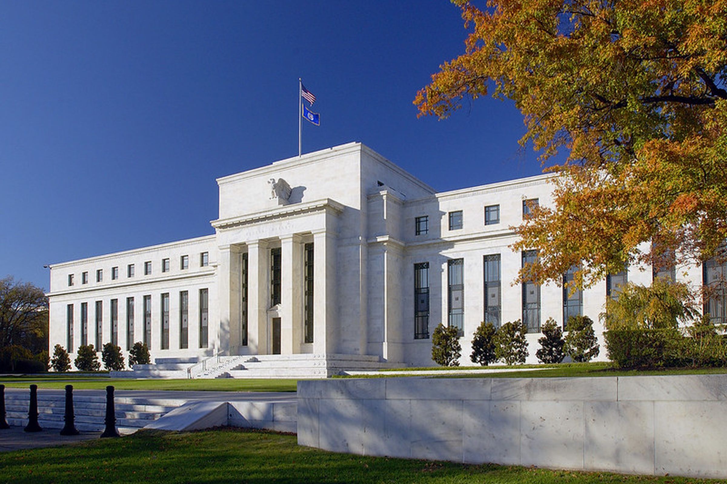 A photo showing the Federal Reserve building