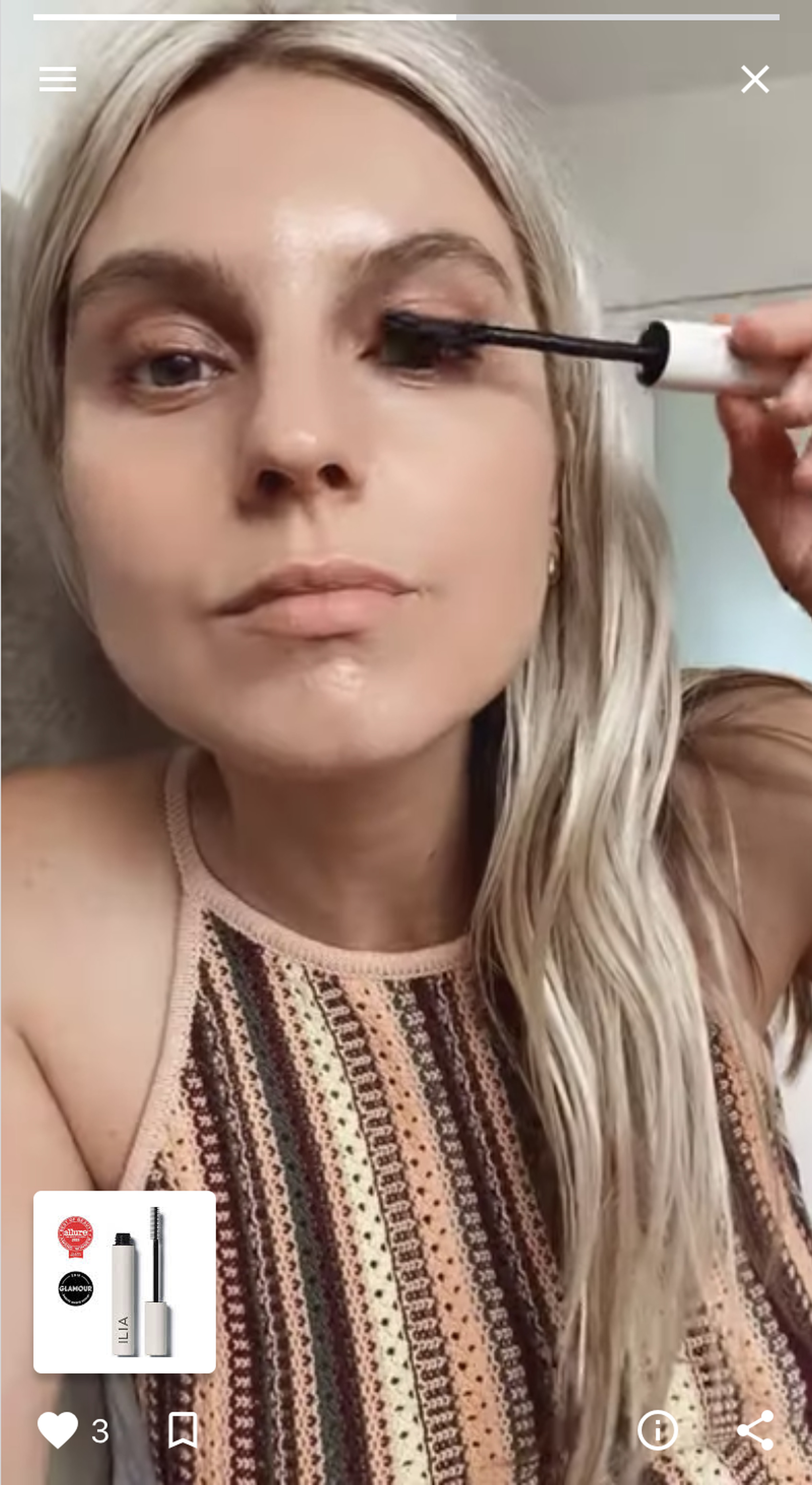 Hélène Heath shows mascara in one of her Shoploop videos.