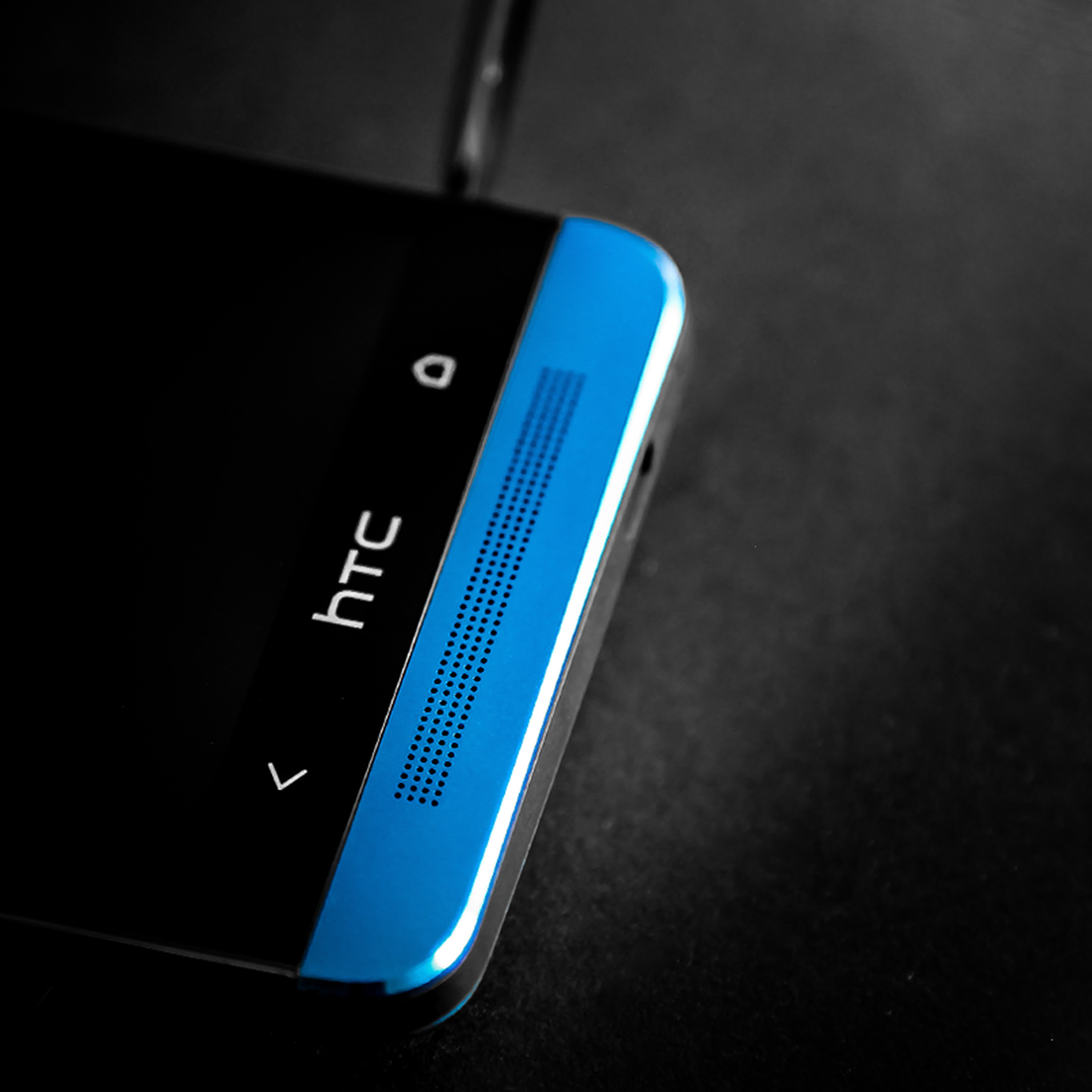 HTC One Metallic Blue photos