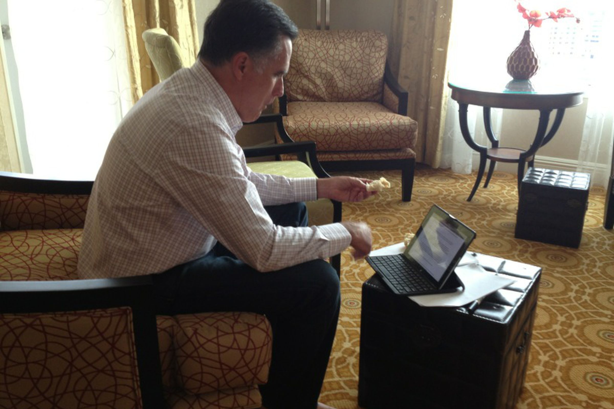 Mitt Romney writes RNC speech on an iPad