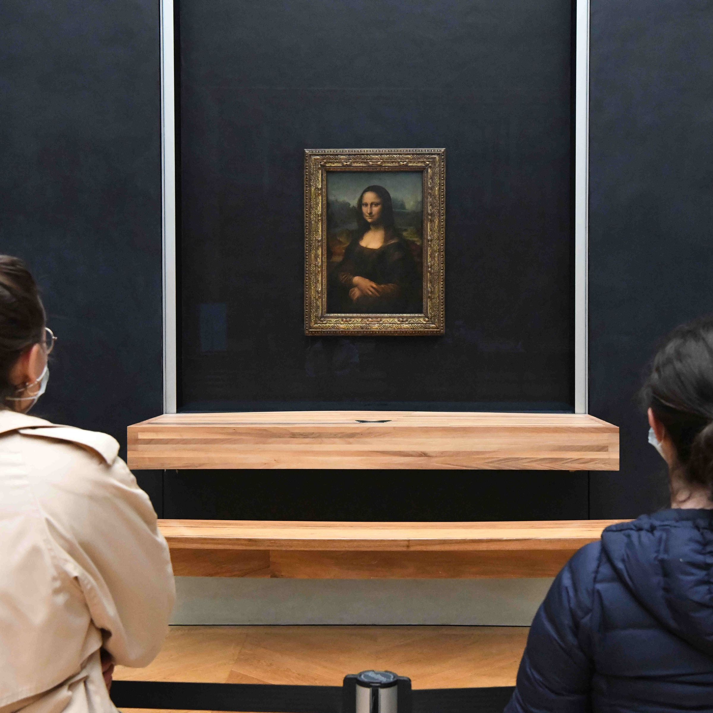 Two people viewing the Mona Lisa