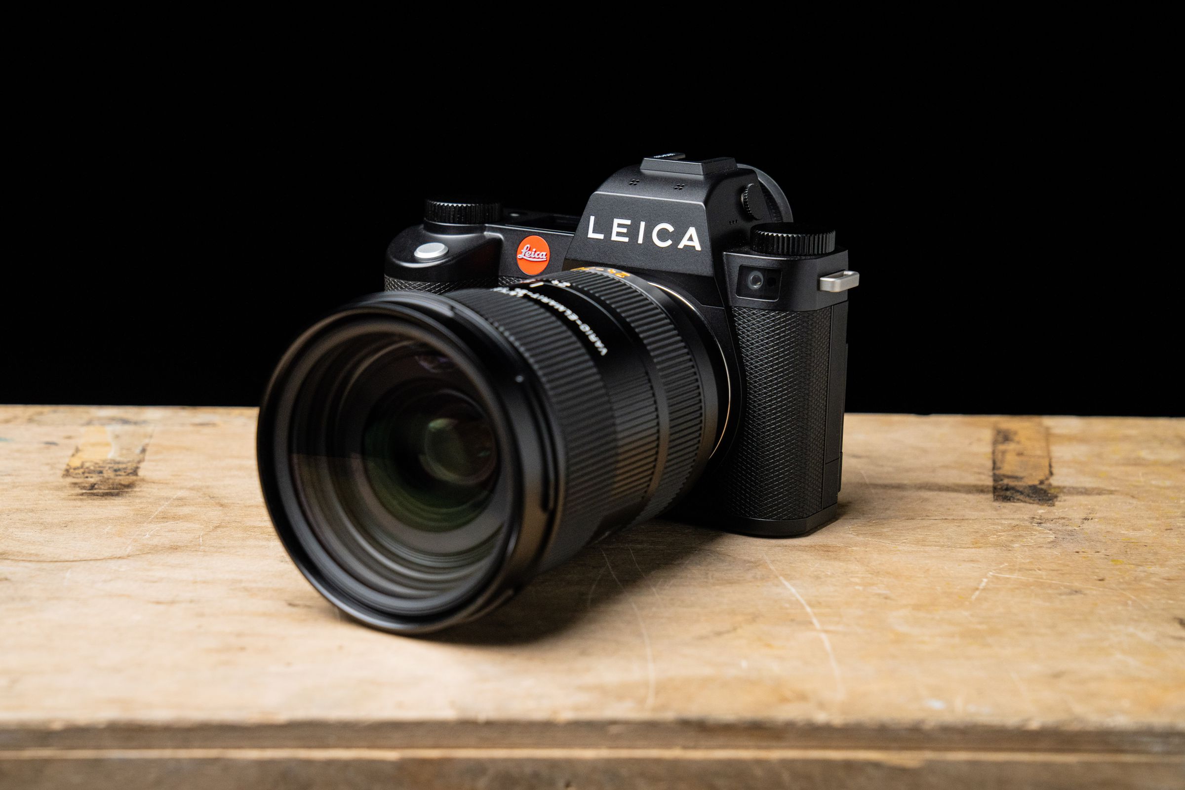 There is no mistaking that the SL3 is a Leica with that huge logo on the front.